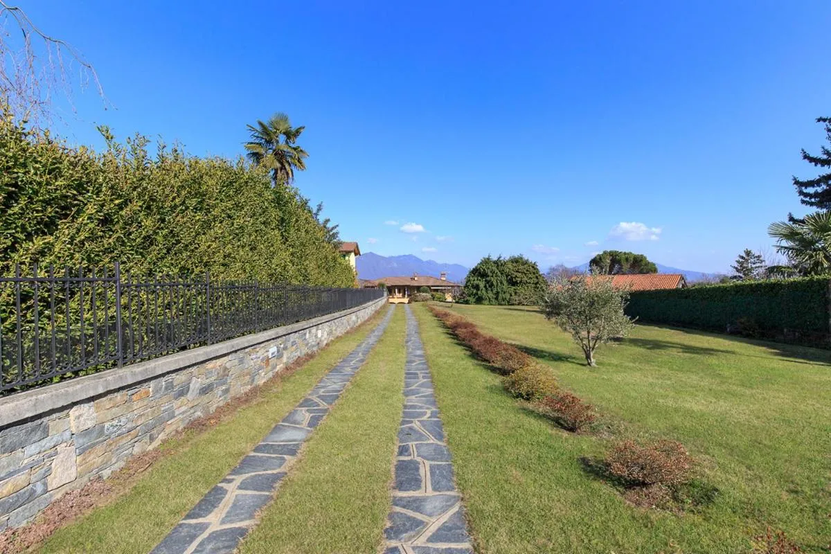 Garden in Villa Caterina by Impero House