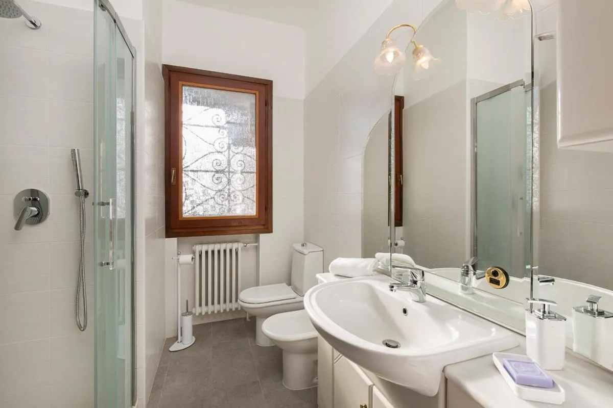 Bathroom in Villa Caterina by Impero House