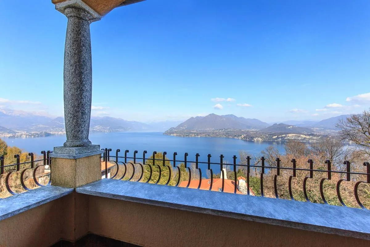 Balcony/Terrace in Villa Caterina by Impero House