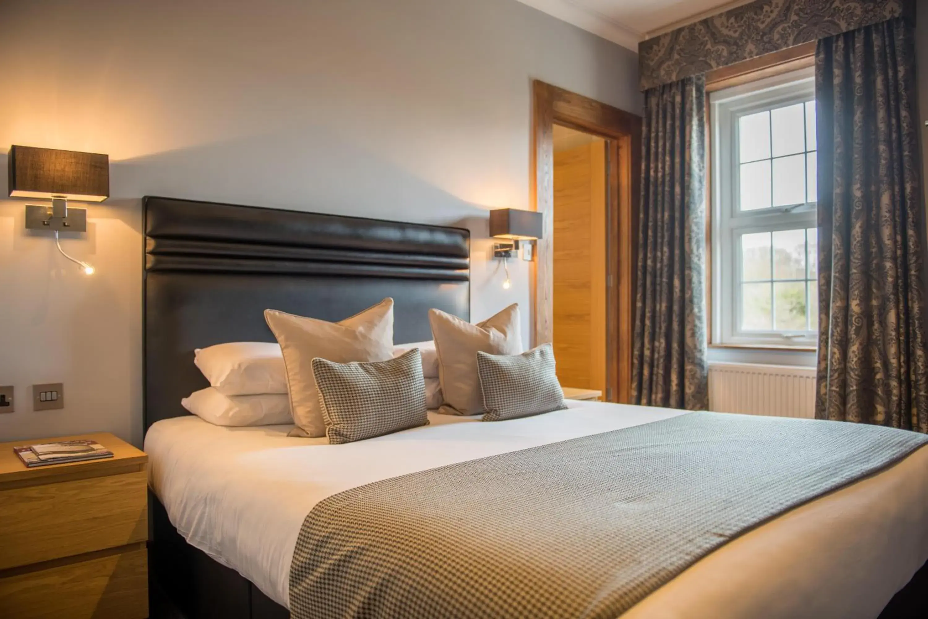 Economy Double Room in Balmer Lawn Economy Double Room in Balmer Lawn