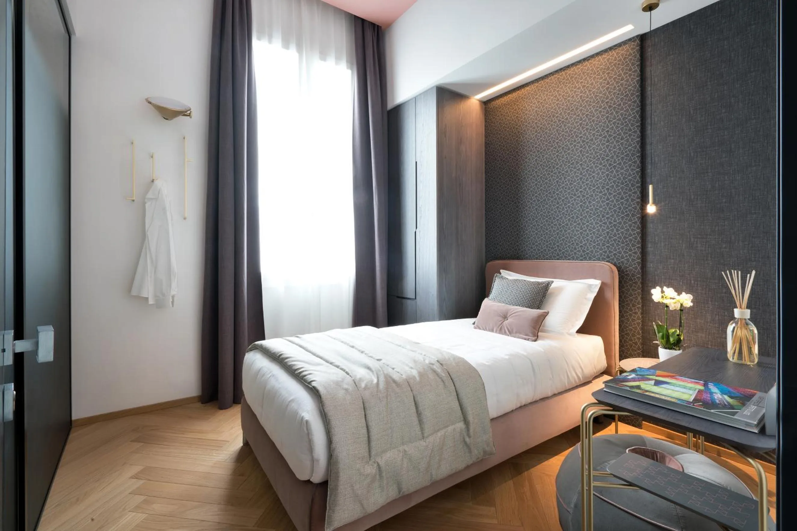 Bedroom, Bed in Conti Guest House