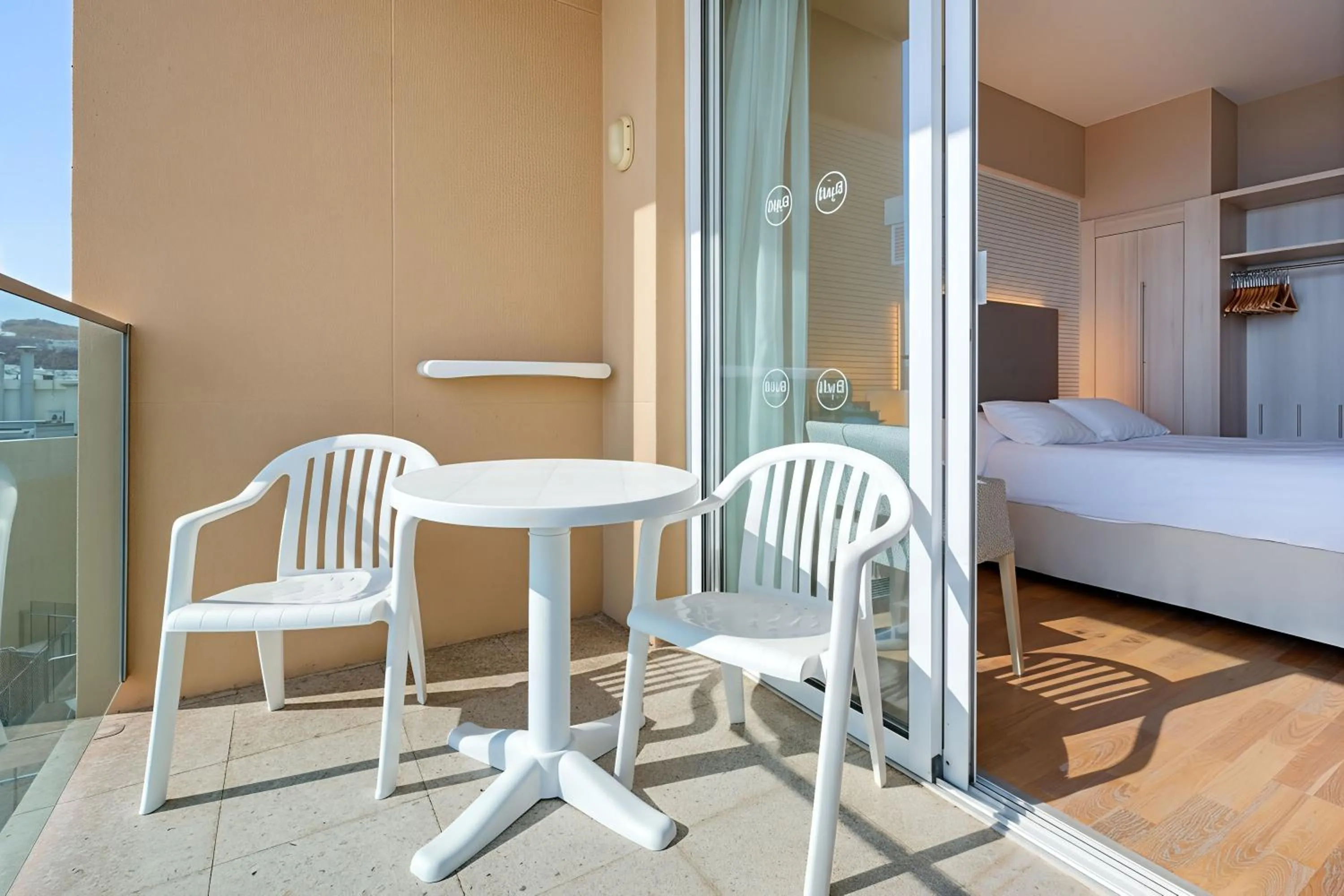 Balcony/Terrace, Bed in Bull Reina Isabel & SPA