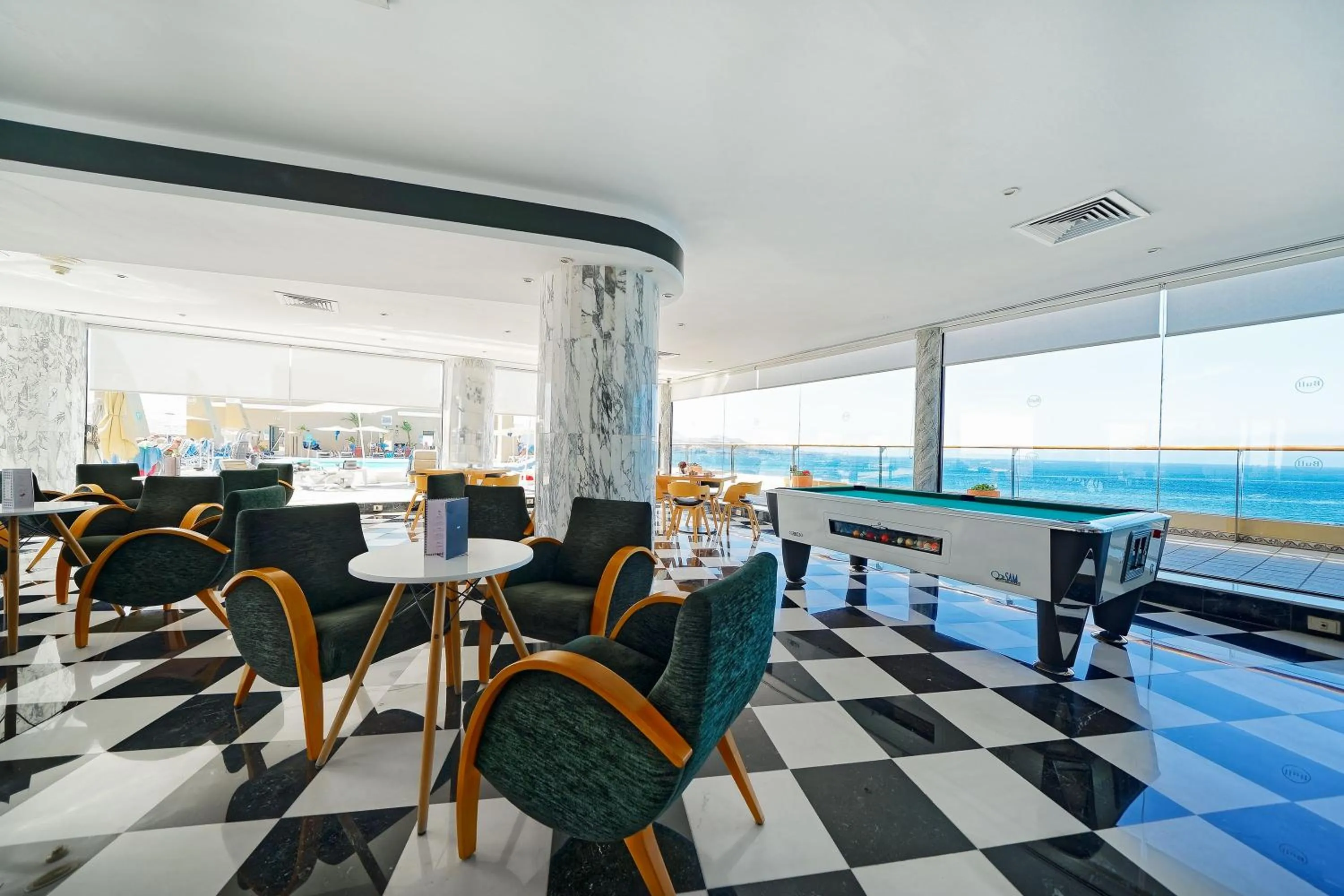 Lounge or bar in Bull Reina Isabel & SPA