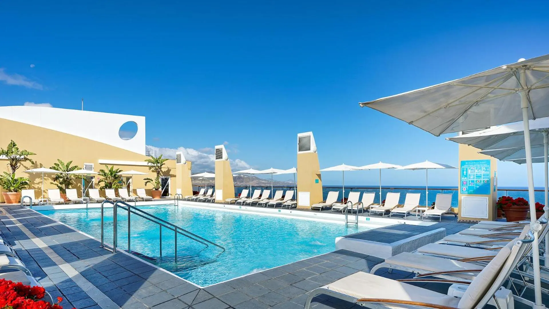 Swimming pool in Bull Reina Isabel & SPA