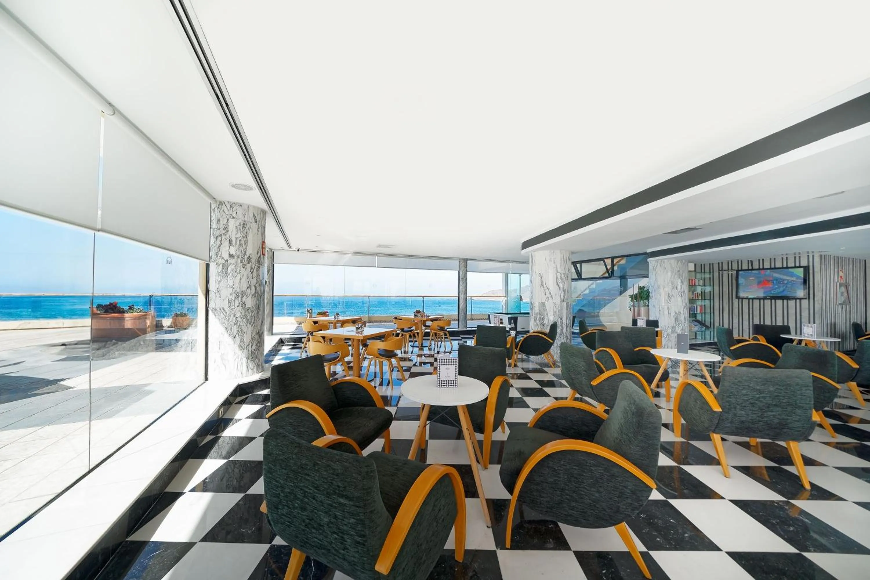 Lounge or bar in Bull Reina Isabel & SPA