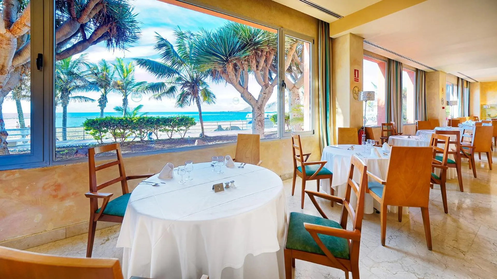 Restaurant/places to eat in Bull Reina Isabel & SPA