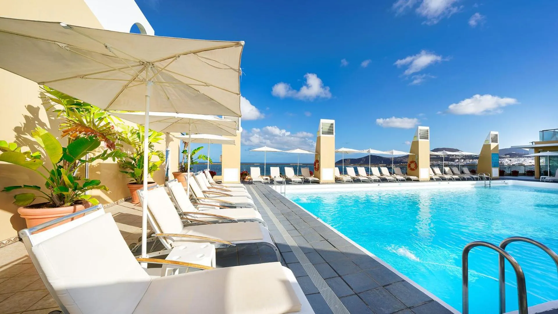 Swimming pool in Bull Reina Isabel & SPA