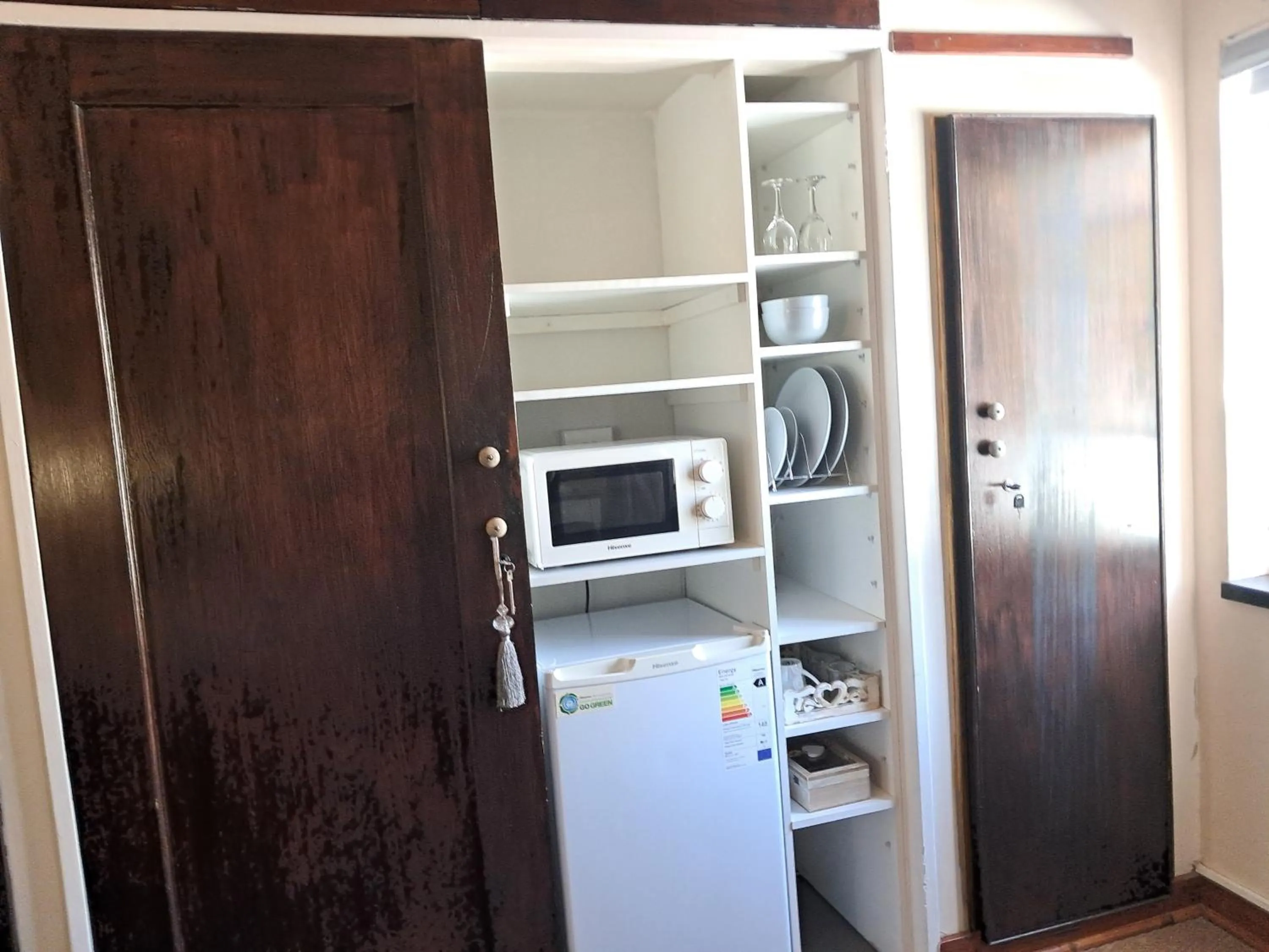 wardrobe in Jakkalsdraai Guest House