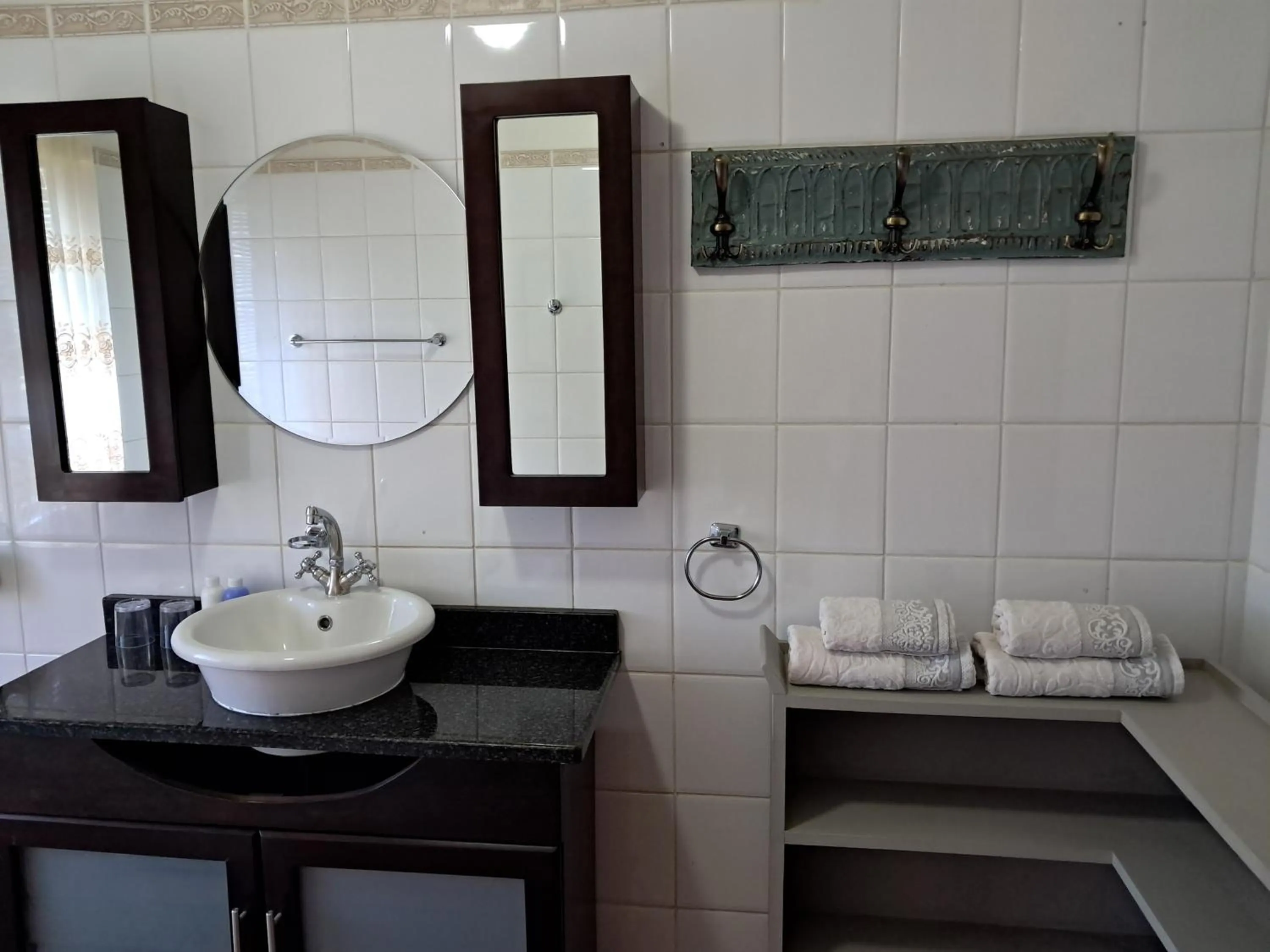 Bathroom in Jakkalsdraai Guest House