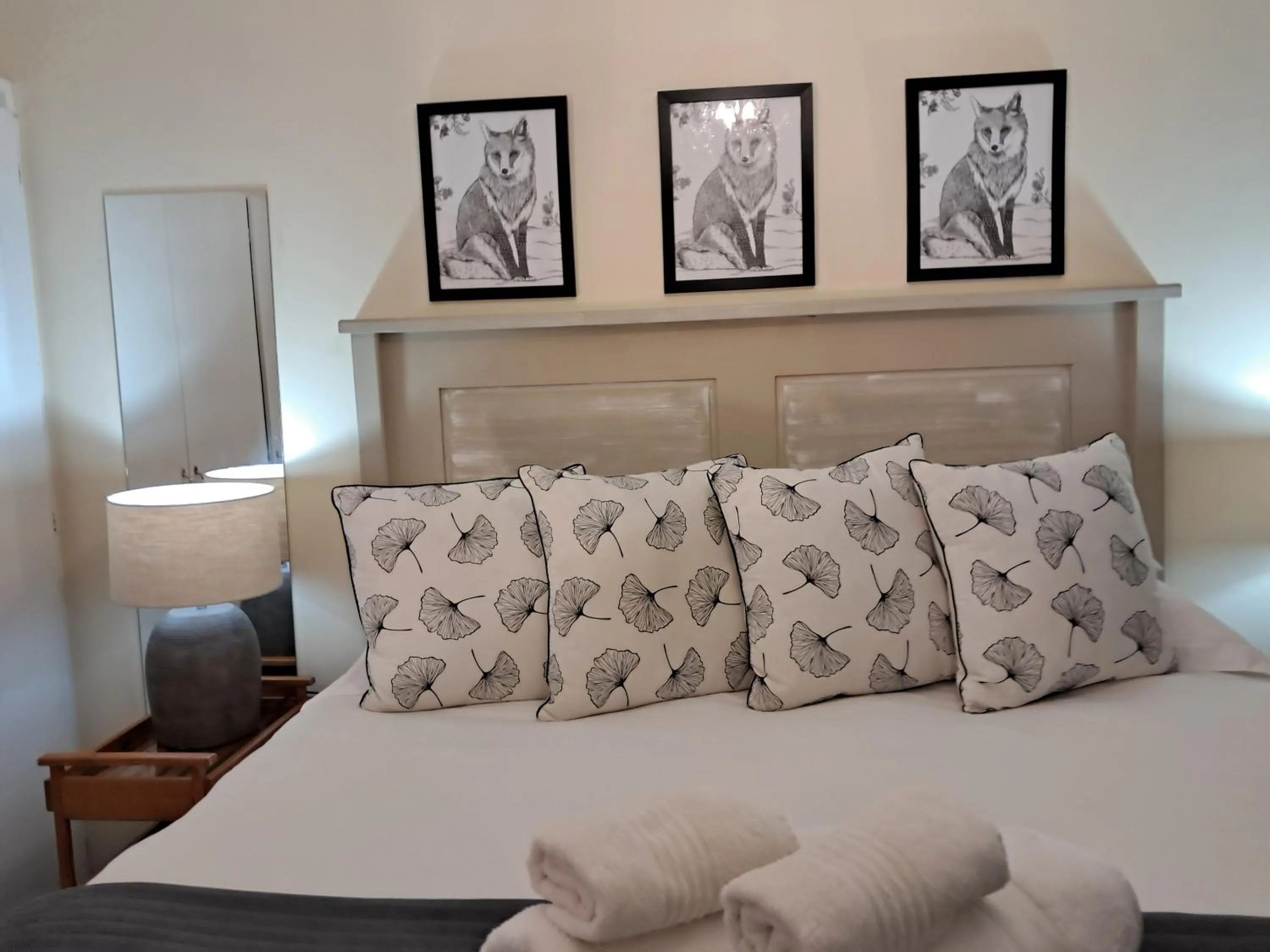 Bathroom, Bed in Jakkalsdraai Guest House