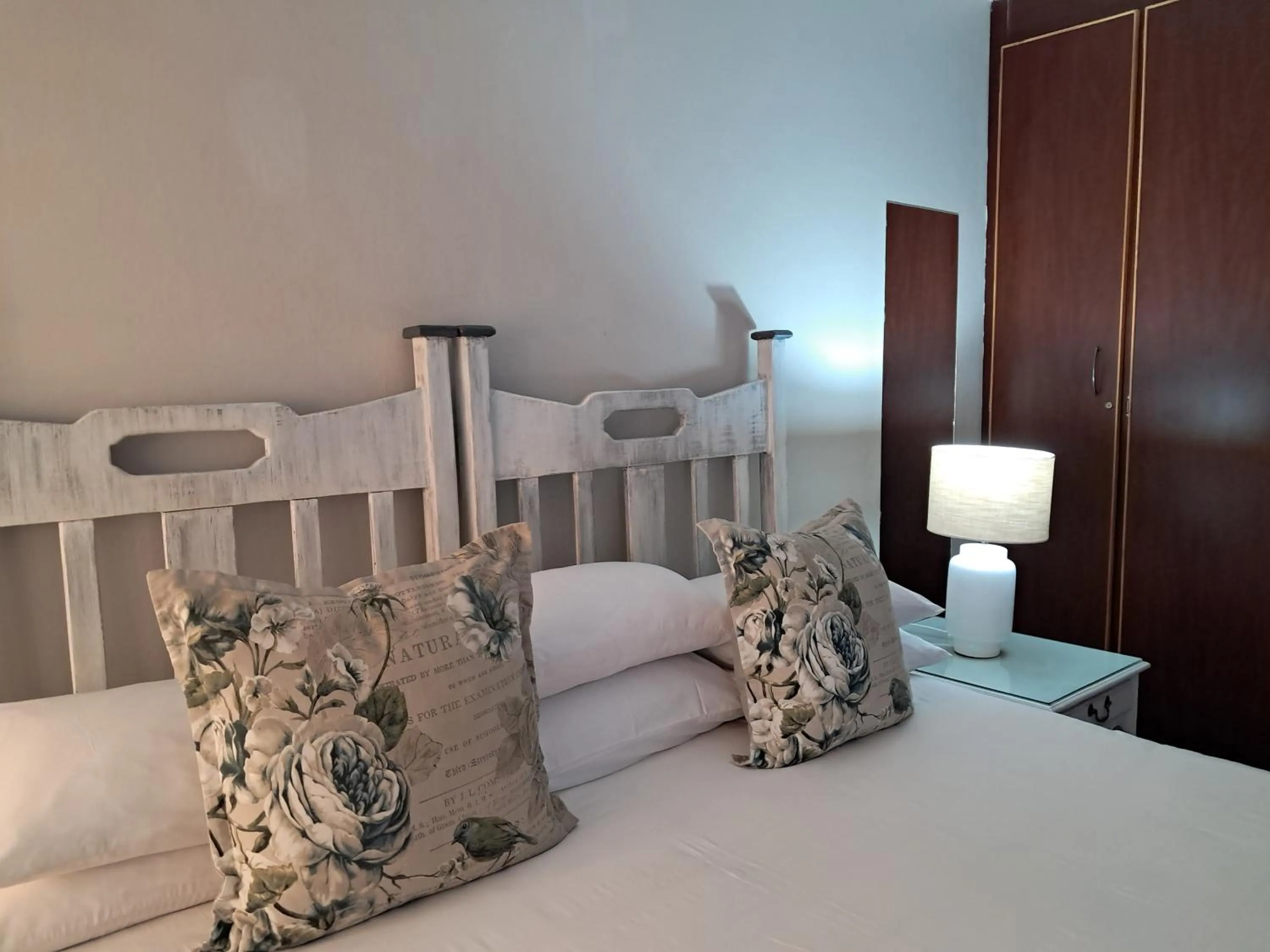 Family Room with Private Bathroom in Jakkalsdraai Guest House