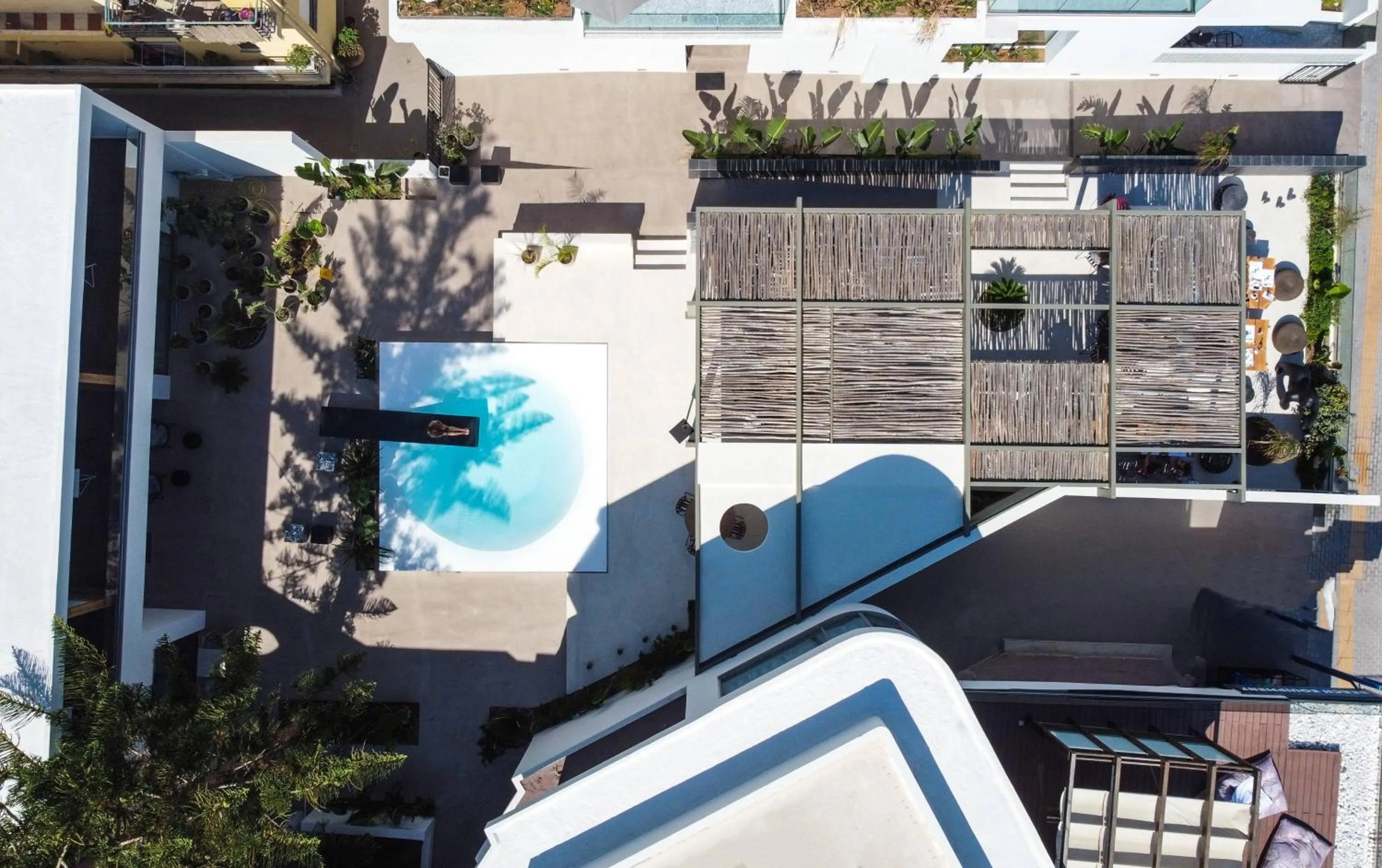 Restaurant/places to eat in Dyo Suites