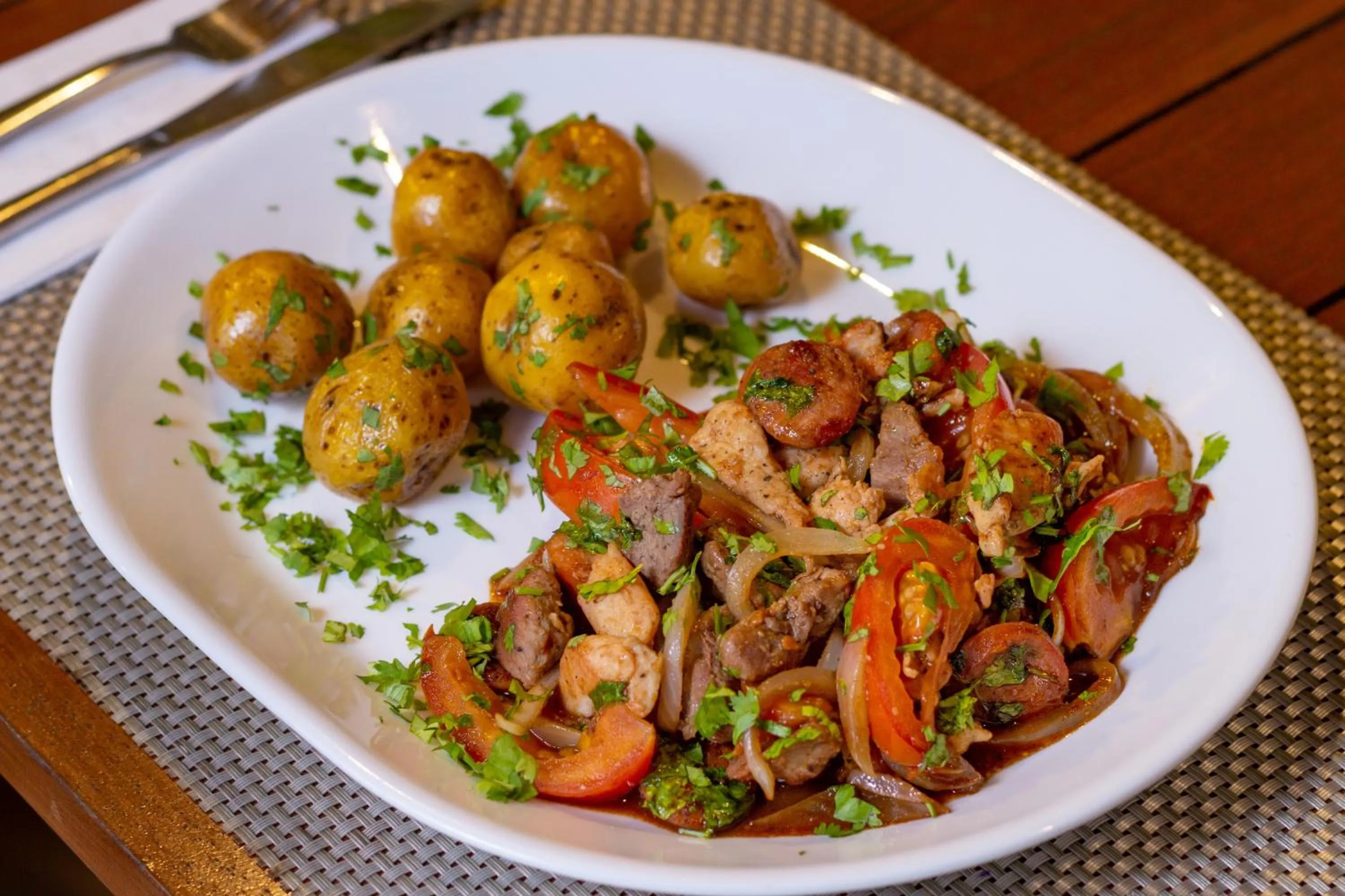 Restaurant/places to eat in Hotel Chiniu