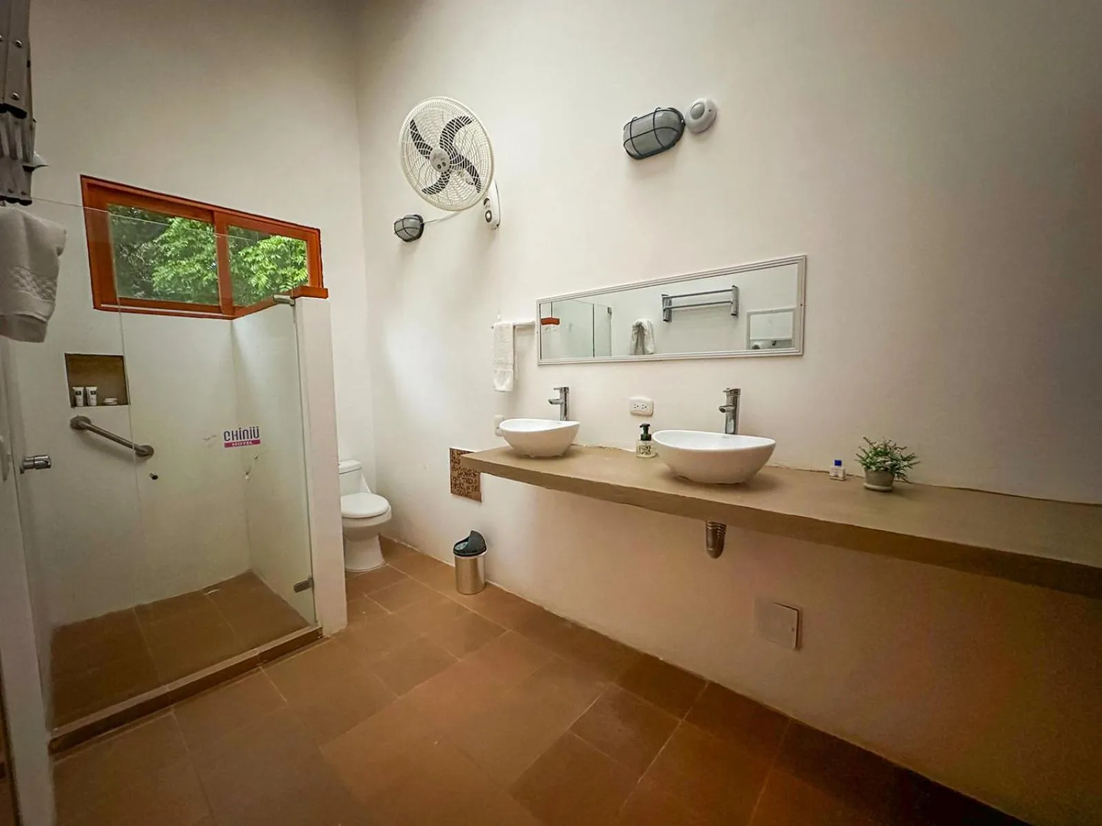 Shower in Hotel Chiniu