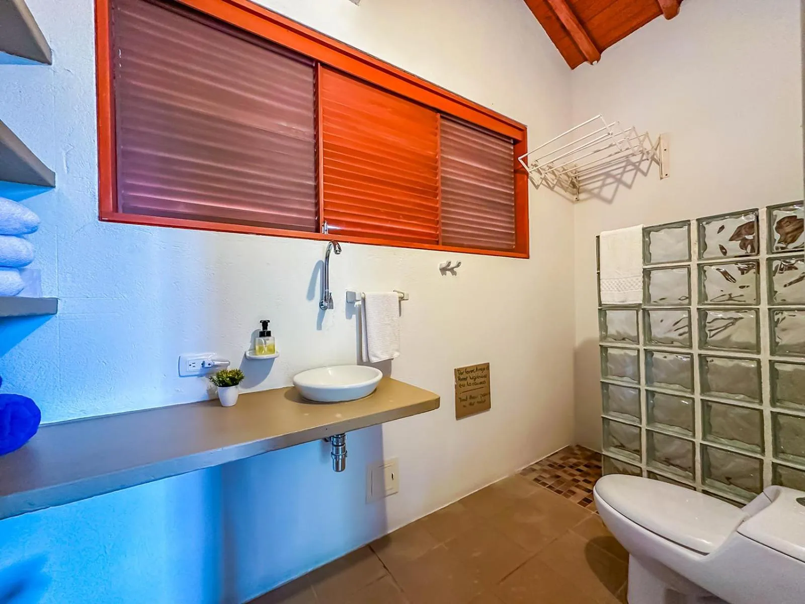 Shower in Hotel Chiniu