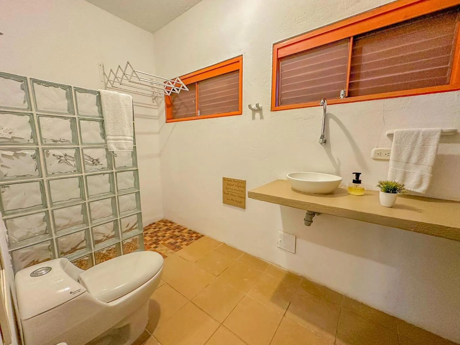 Shower in Hotel Chiniu