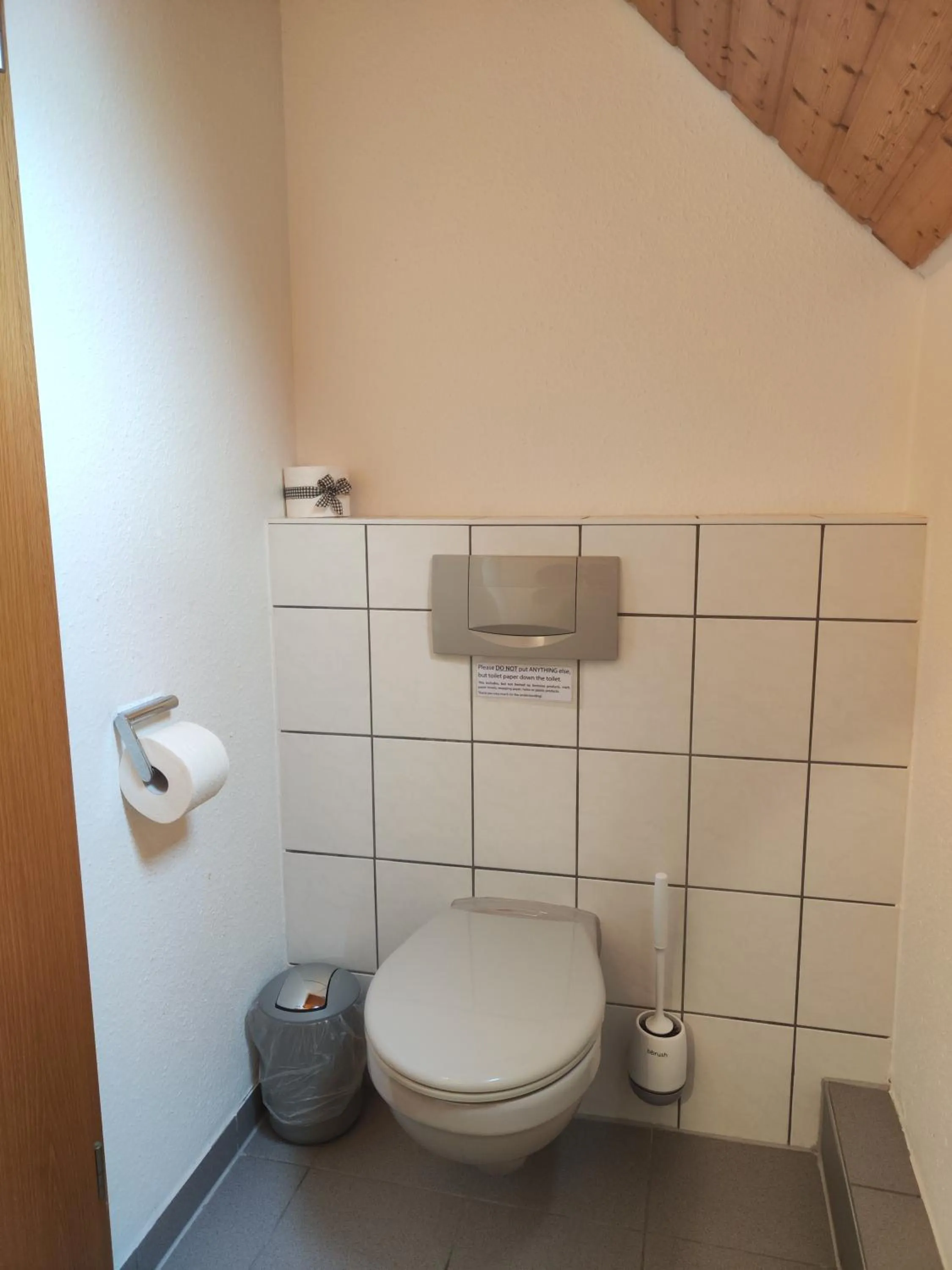 Toilet in Hotel & Restaurant Zum Reussenstein