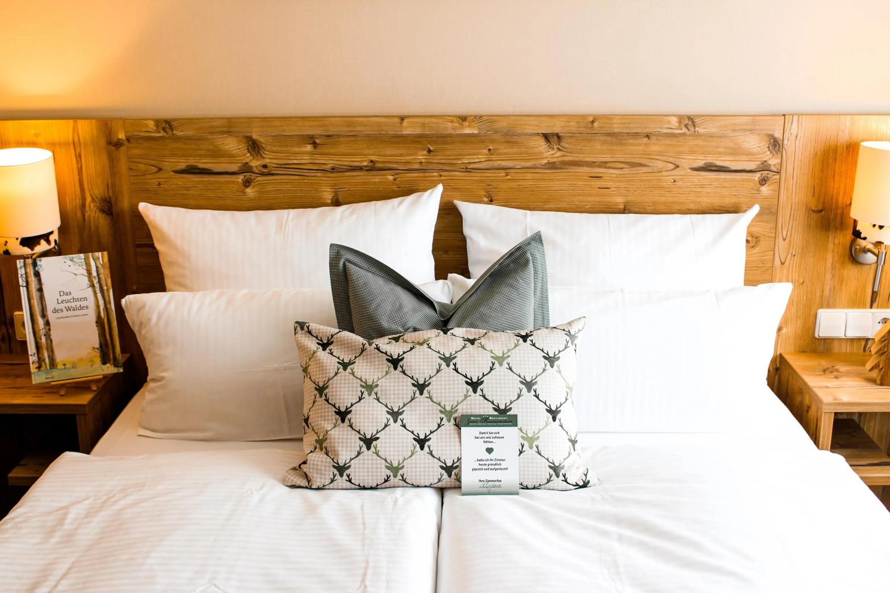 Bed in Hotel & Restaurant Zum Reussenstein