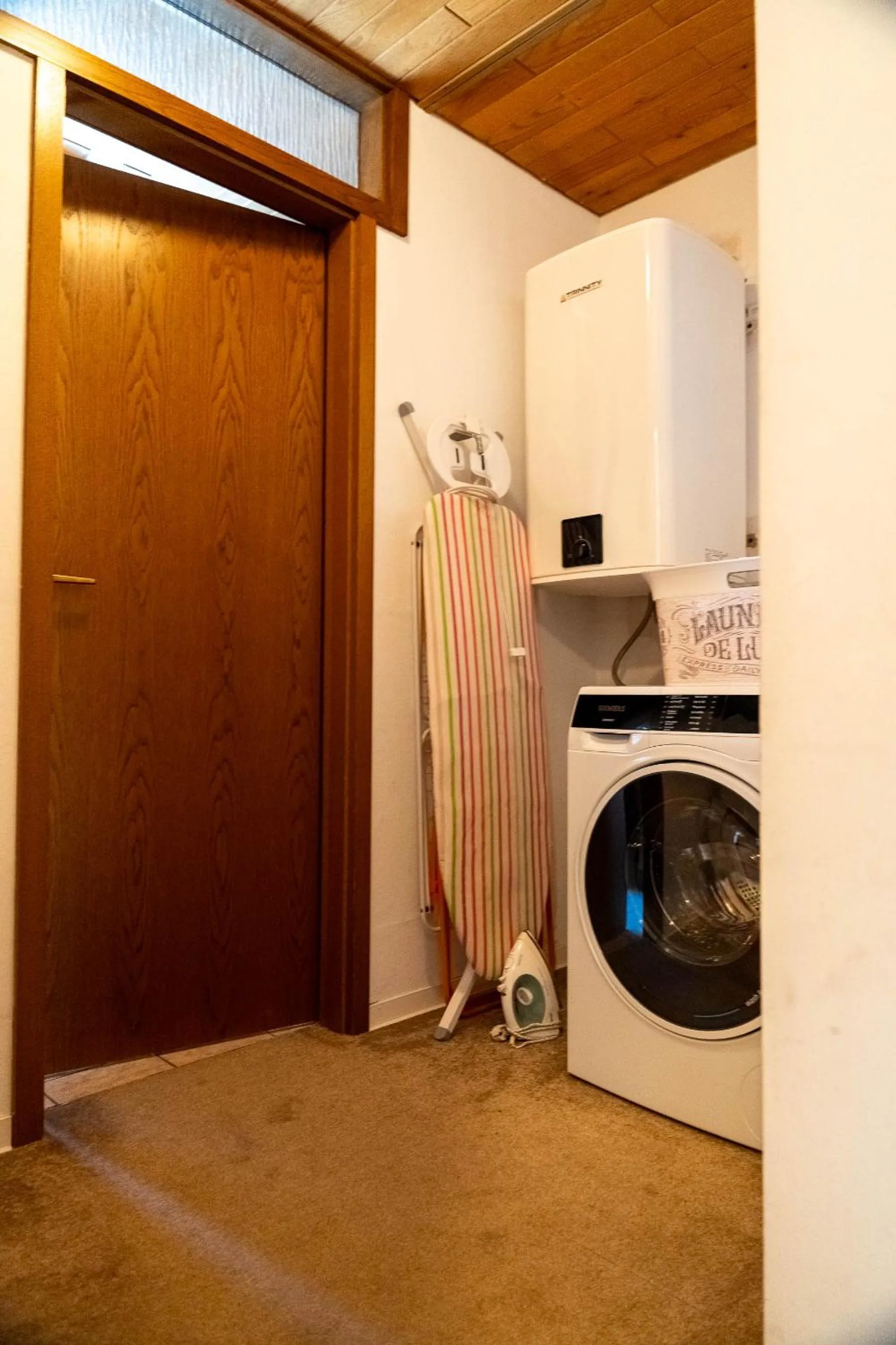 washing machine in Hotel & Restaurant Zum Reussenstein