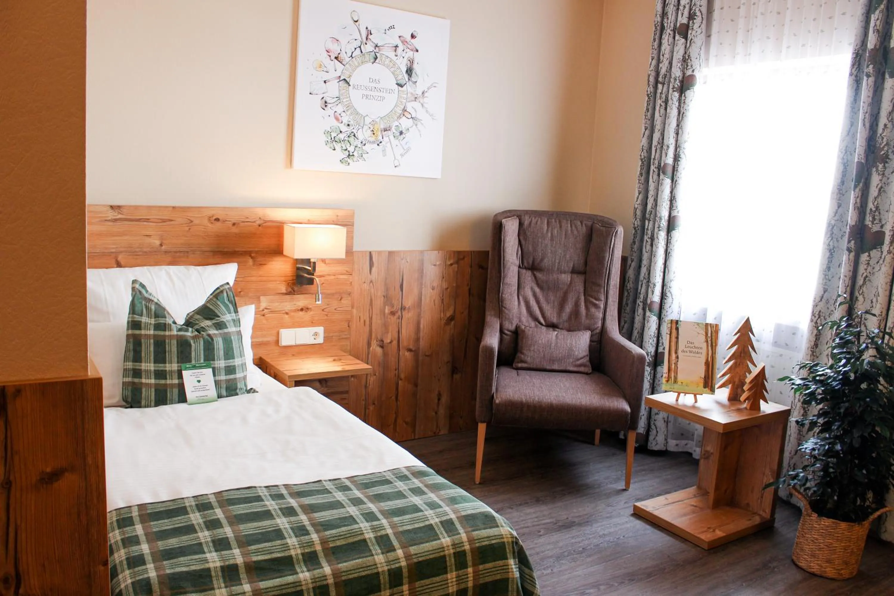 Bed in Hotel & Restaurant Zum Reussenstein