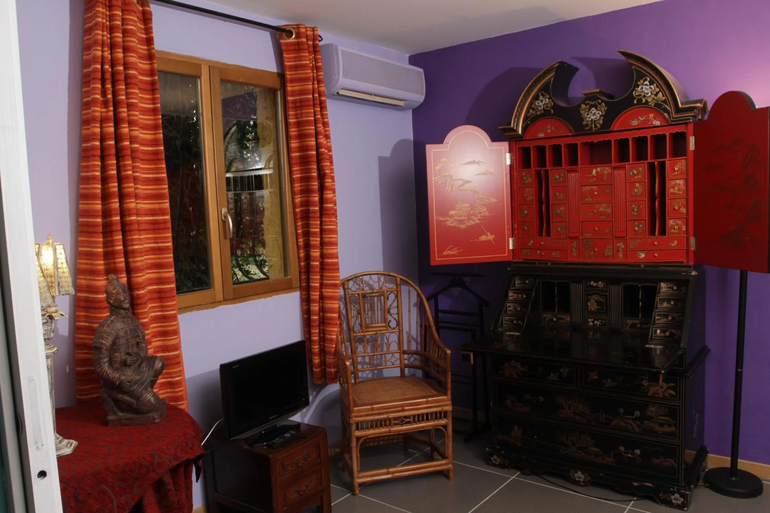 Decorative detail in Mas de la Chapelle