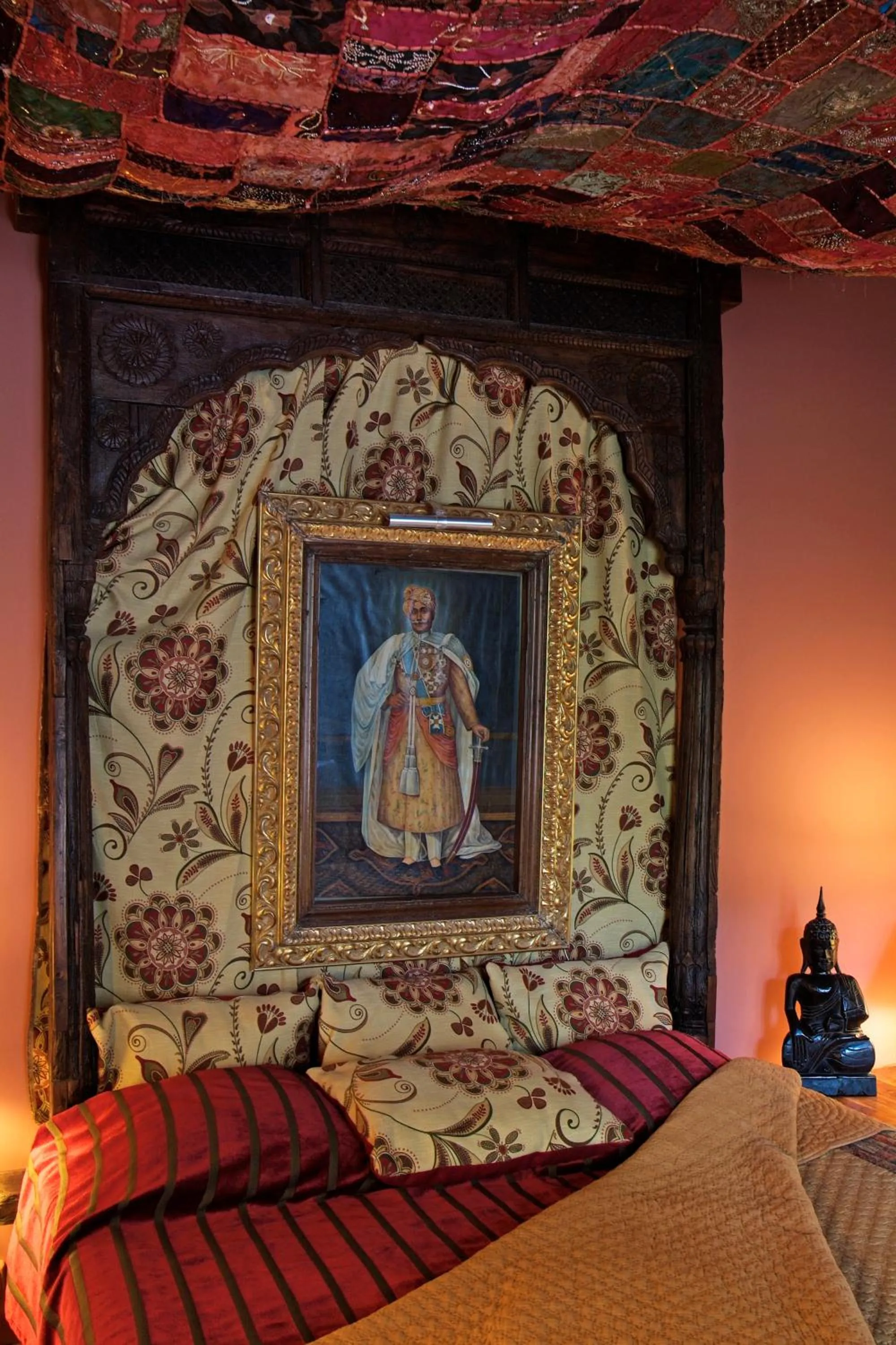 Decorative detail, Bed in Mas de la Chapelle