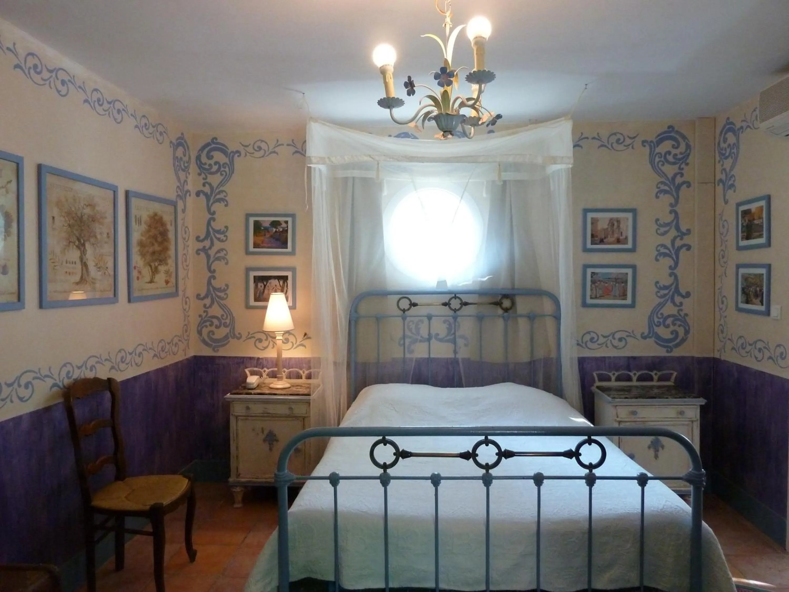 Bed in Mas de la Chapelle