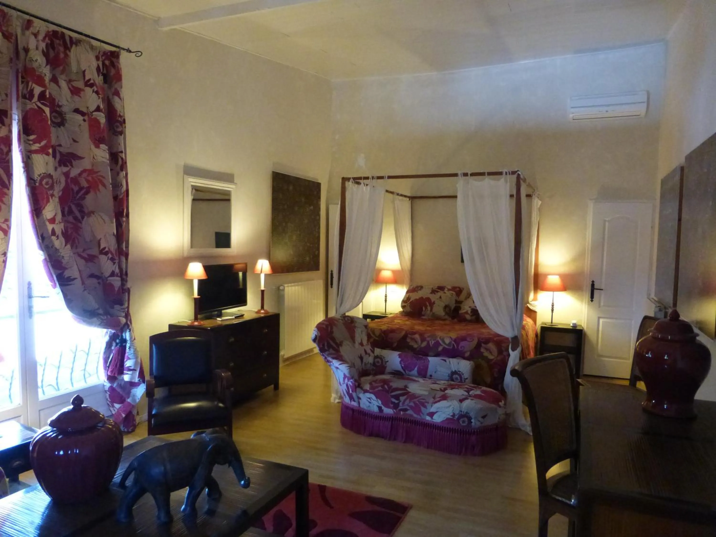 Bedroom, Bed in Mas de la Chapelle