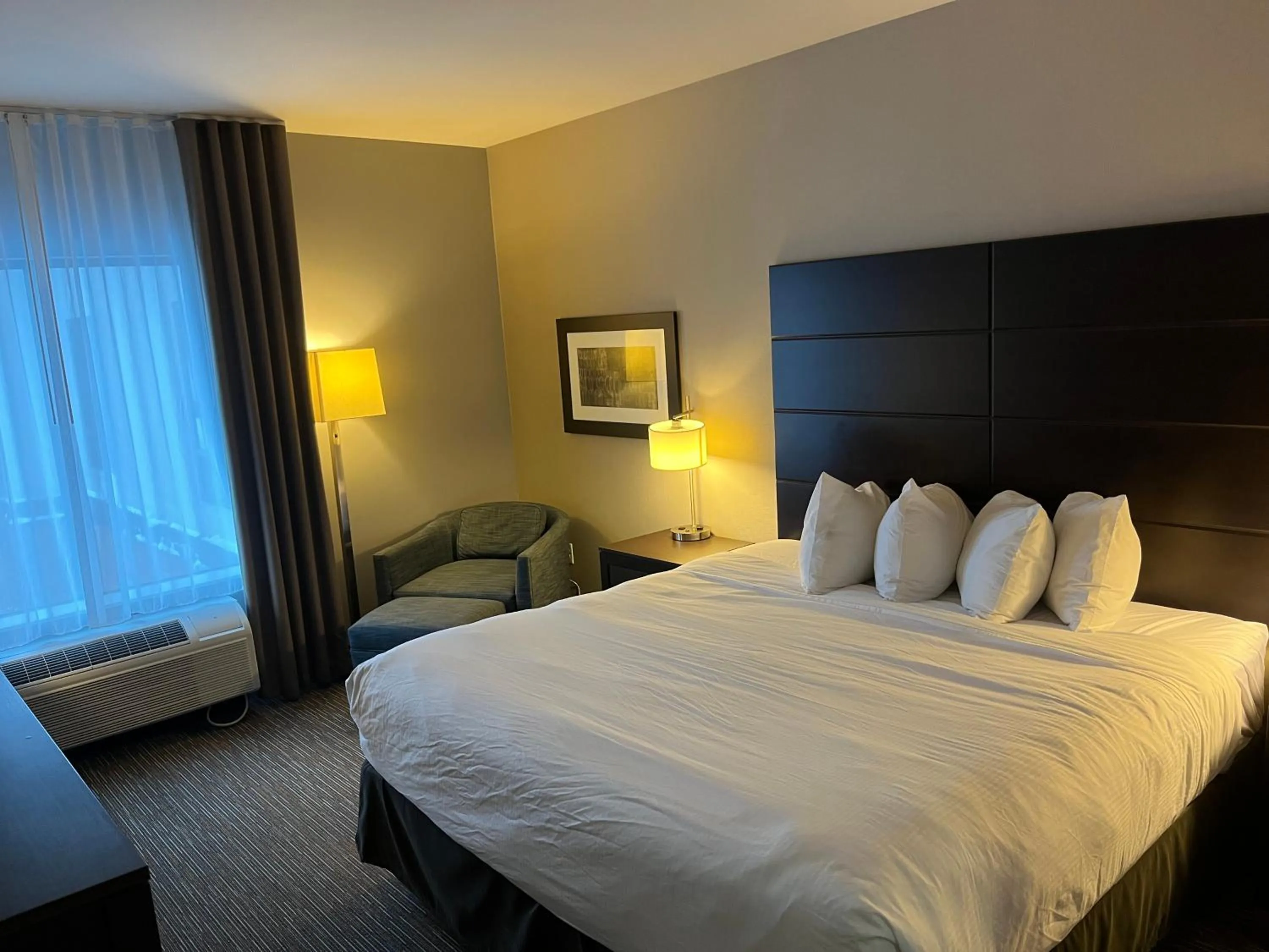 Bed in Wingate by Wyndham Altoona Downtown/Medical Center