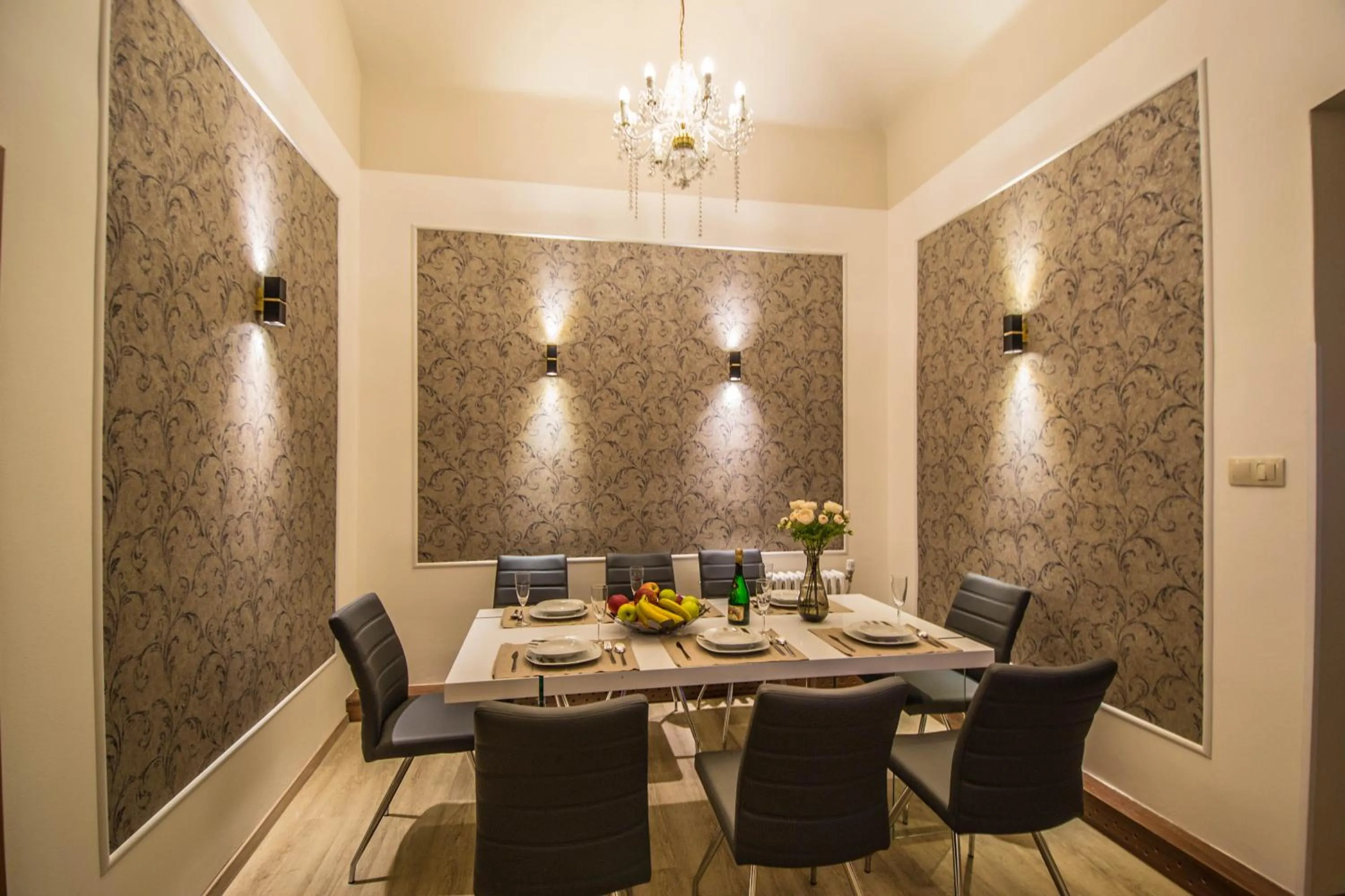 Dining area in 4BDR Historical Spirit Apt by Ruterra