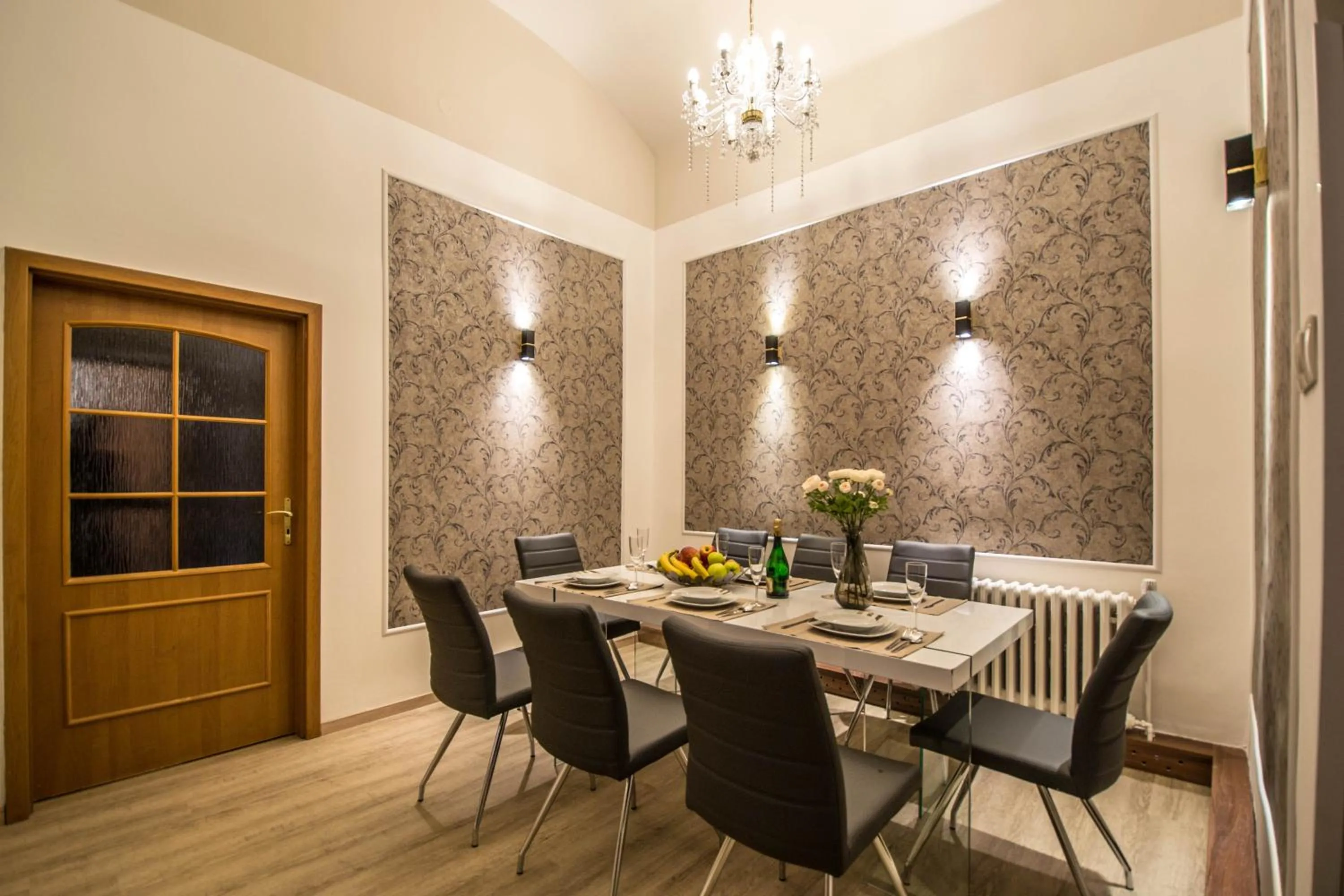 Dining area in 4BDR Historical Spirit Apt by Ruterra
