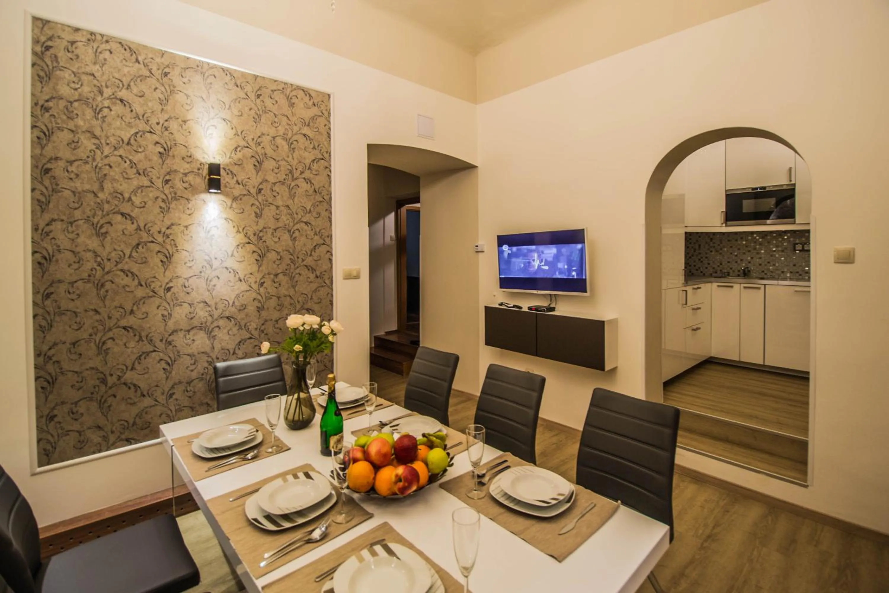 Dining area in 4BDR Historical Spirit Apt by Ruterra