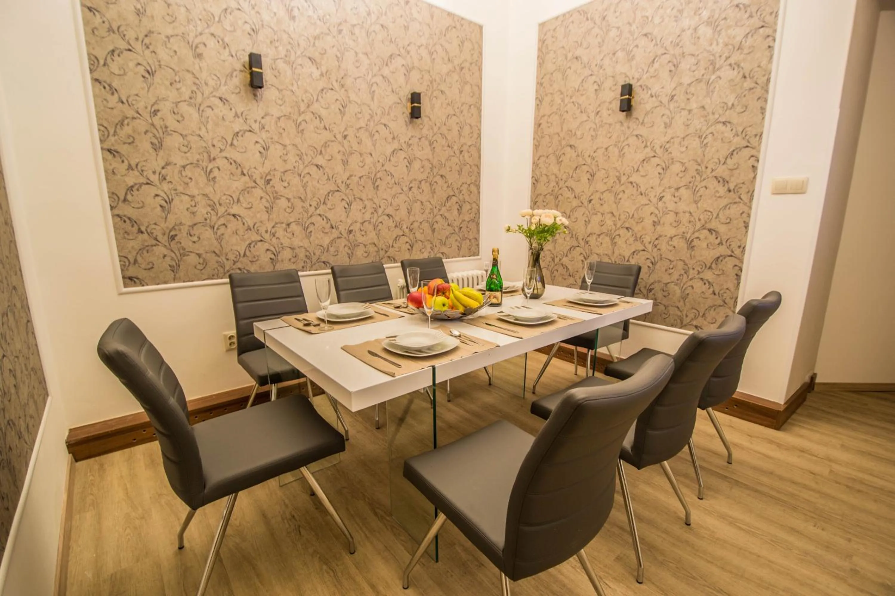 Dining area in 4BDR Historical Spirit Apt by Ruterra