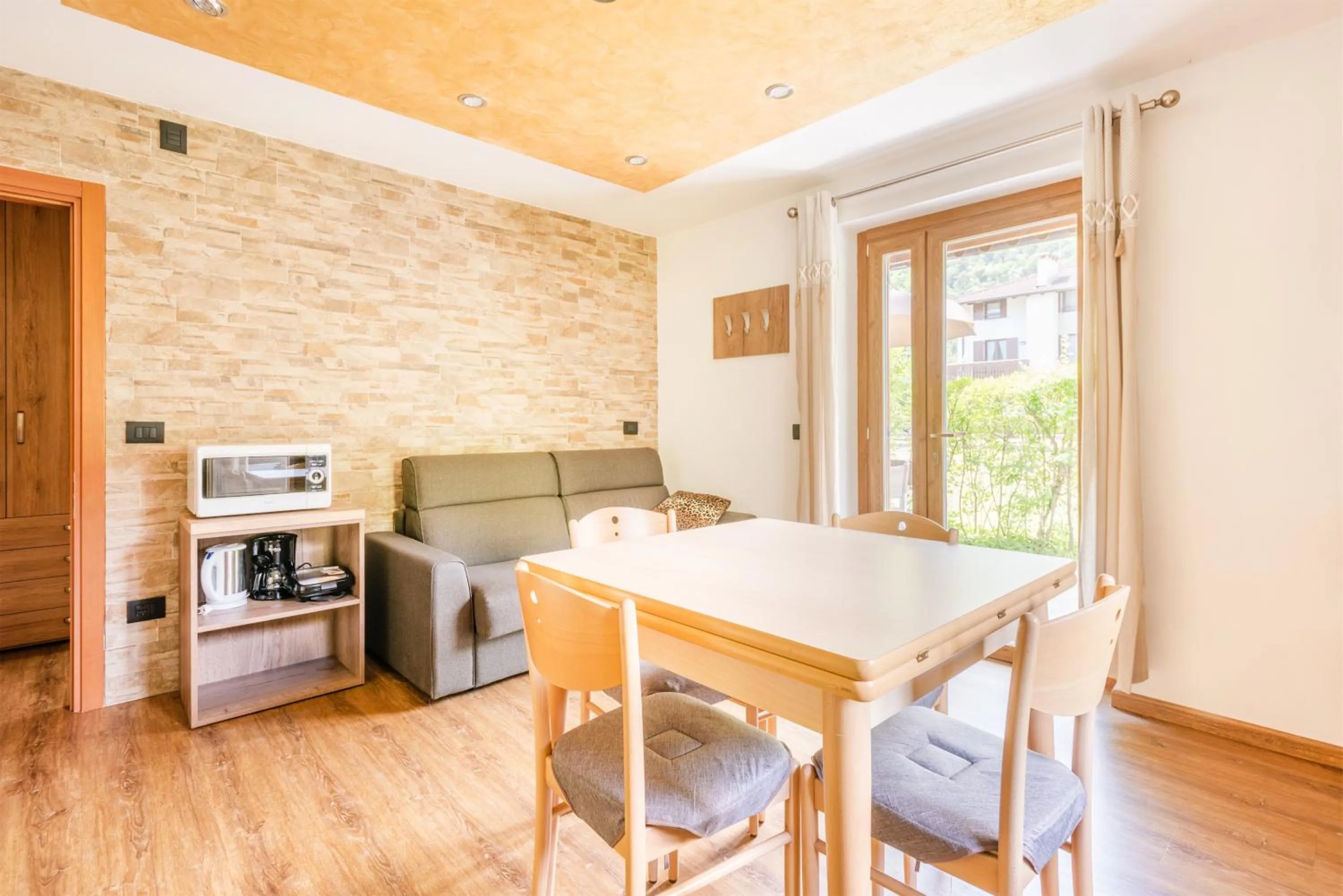 Kitchen or kitchenette in CROSINA HOLIDAY - Casa Lucia