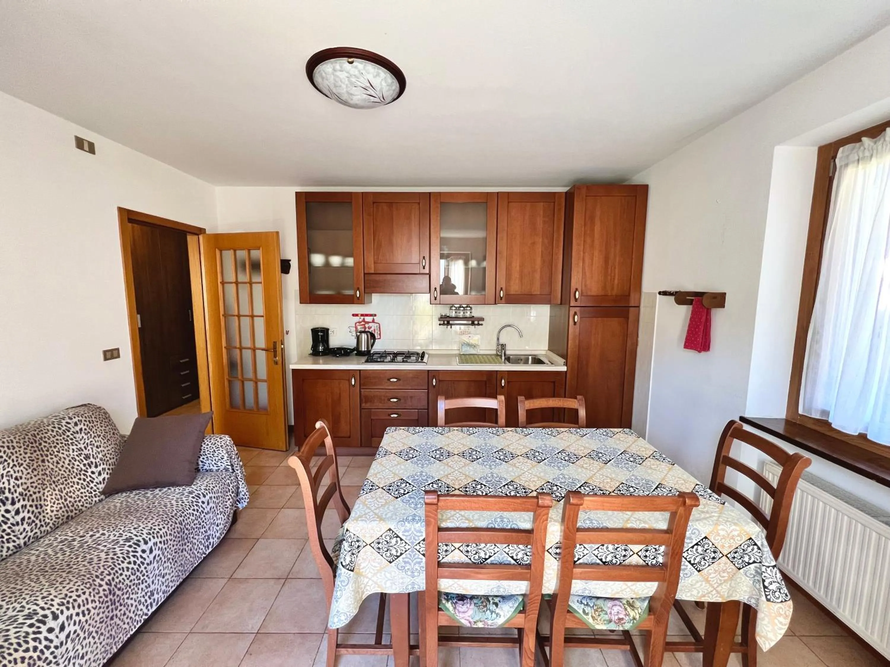 Kitchen or kitchenette in CROSINA HOLIDAY - Casa Lucia