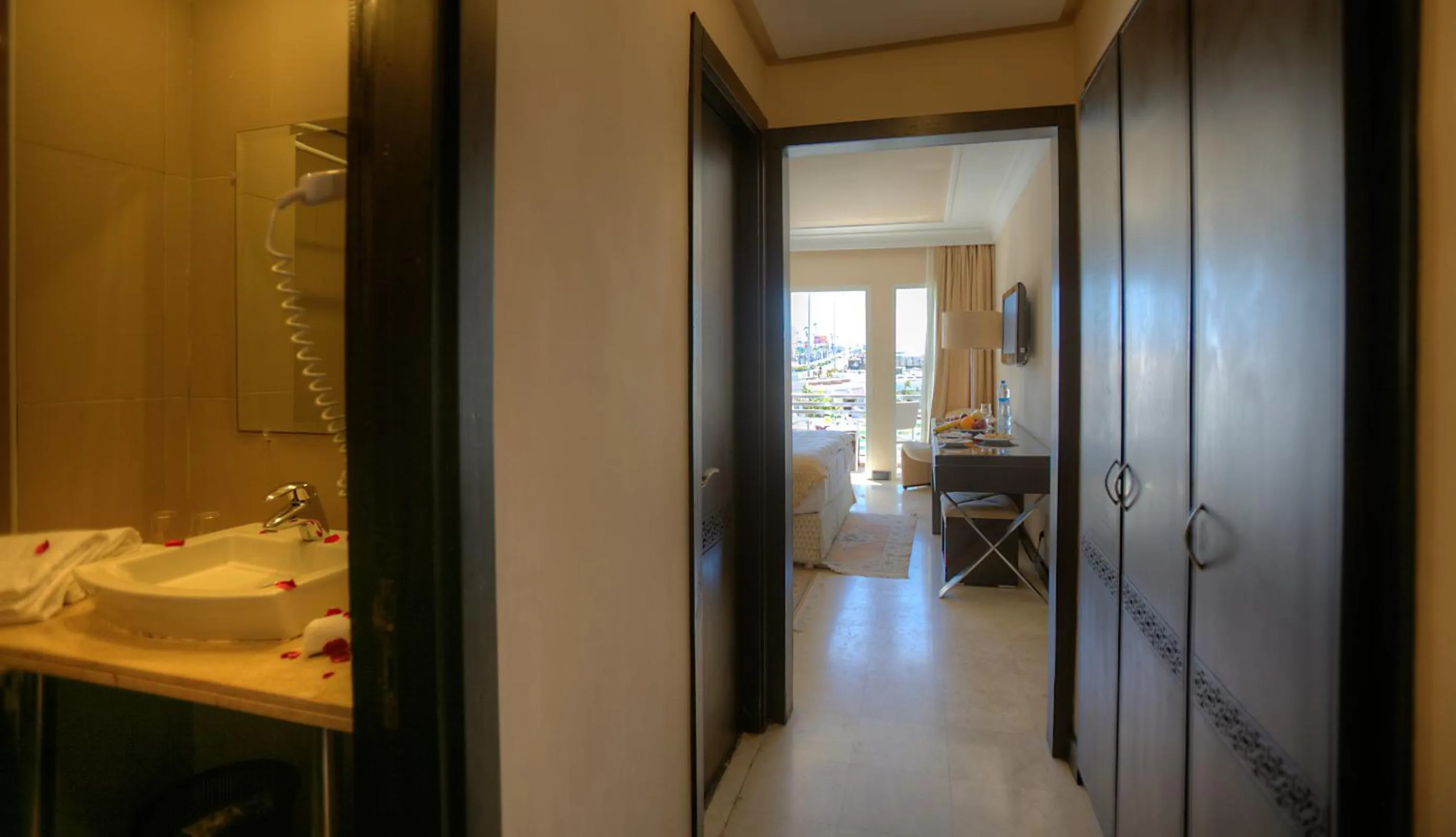 Toilet, Bed in Casablanca Le Lido Thalasso & Spa (ex Riad Salam)