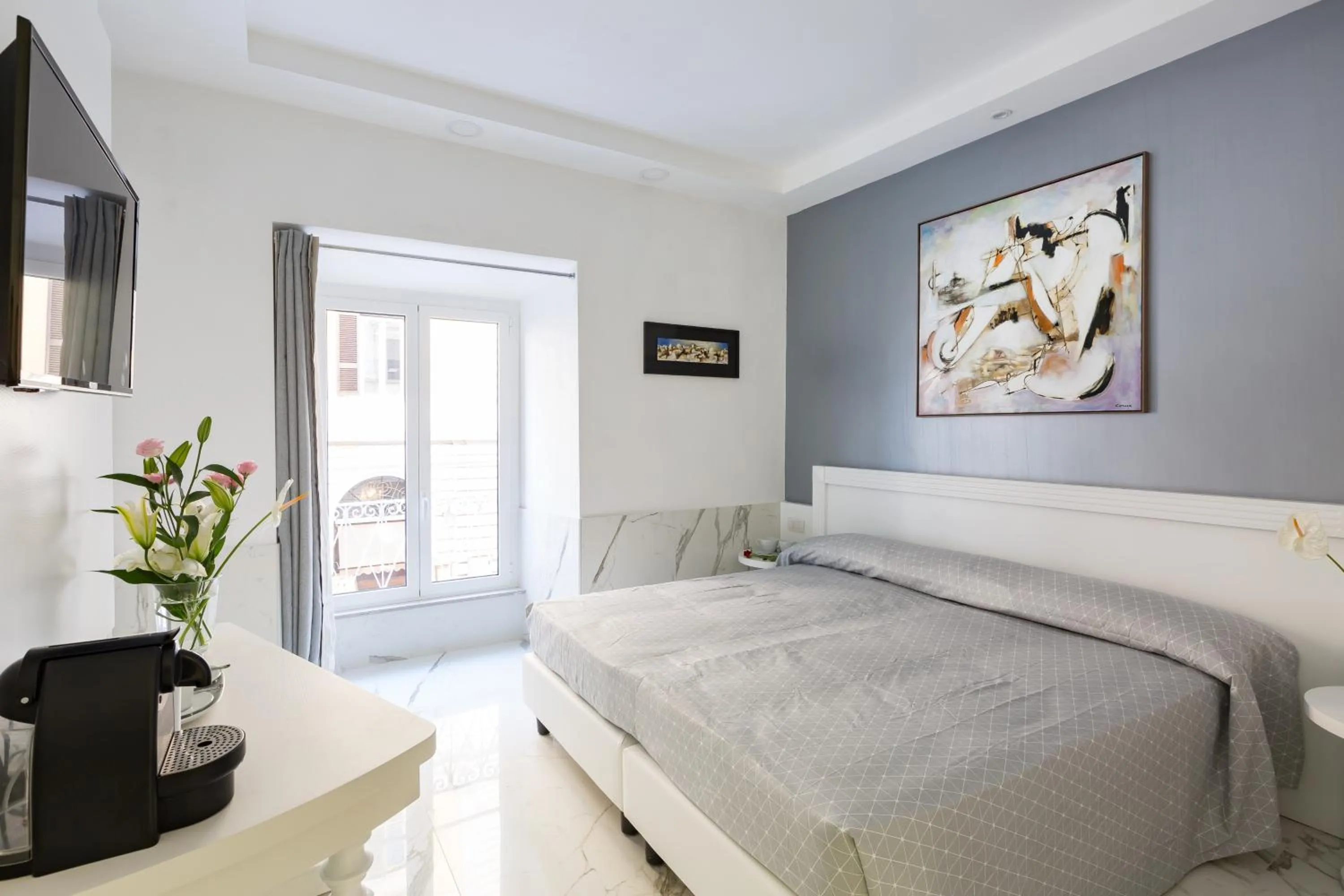 Photo of the whole room, Bed in Little Aurelius