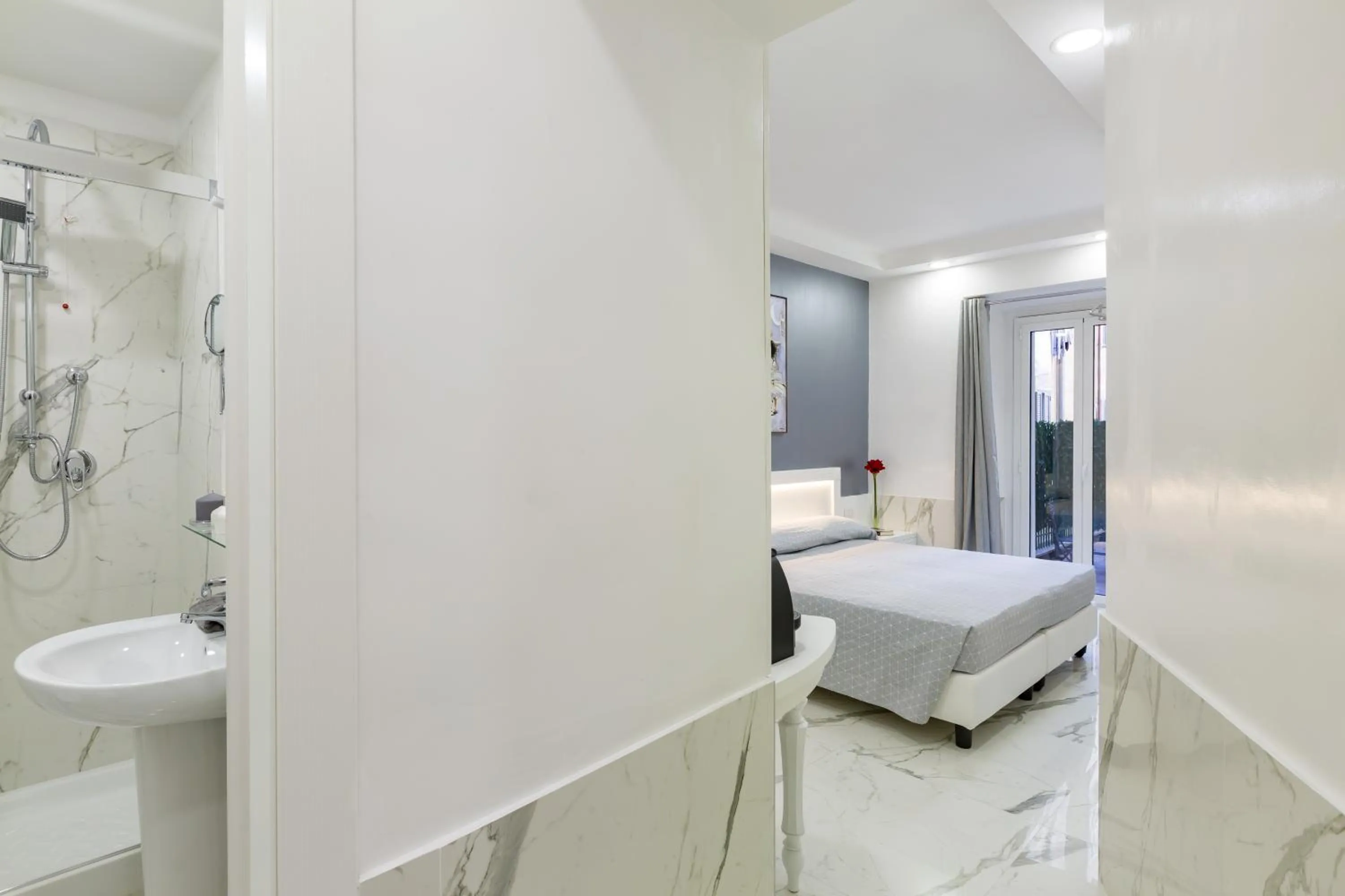 Photo of the whole room in Little Aurelius