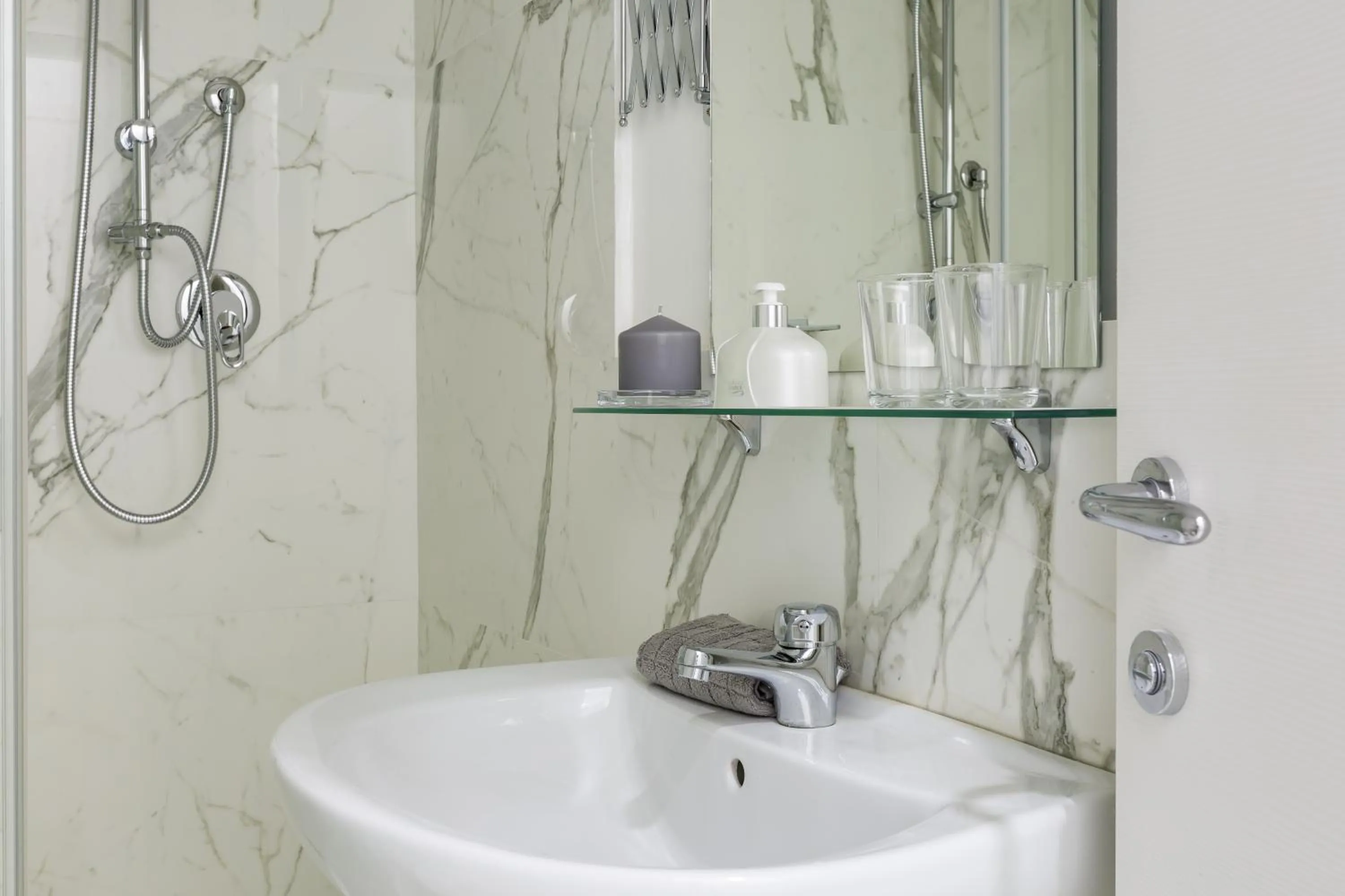 Bathroom in Little Aurelius