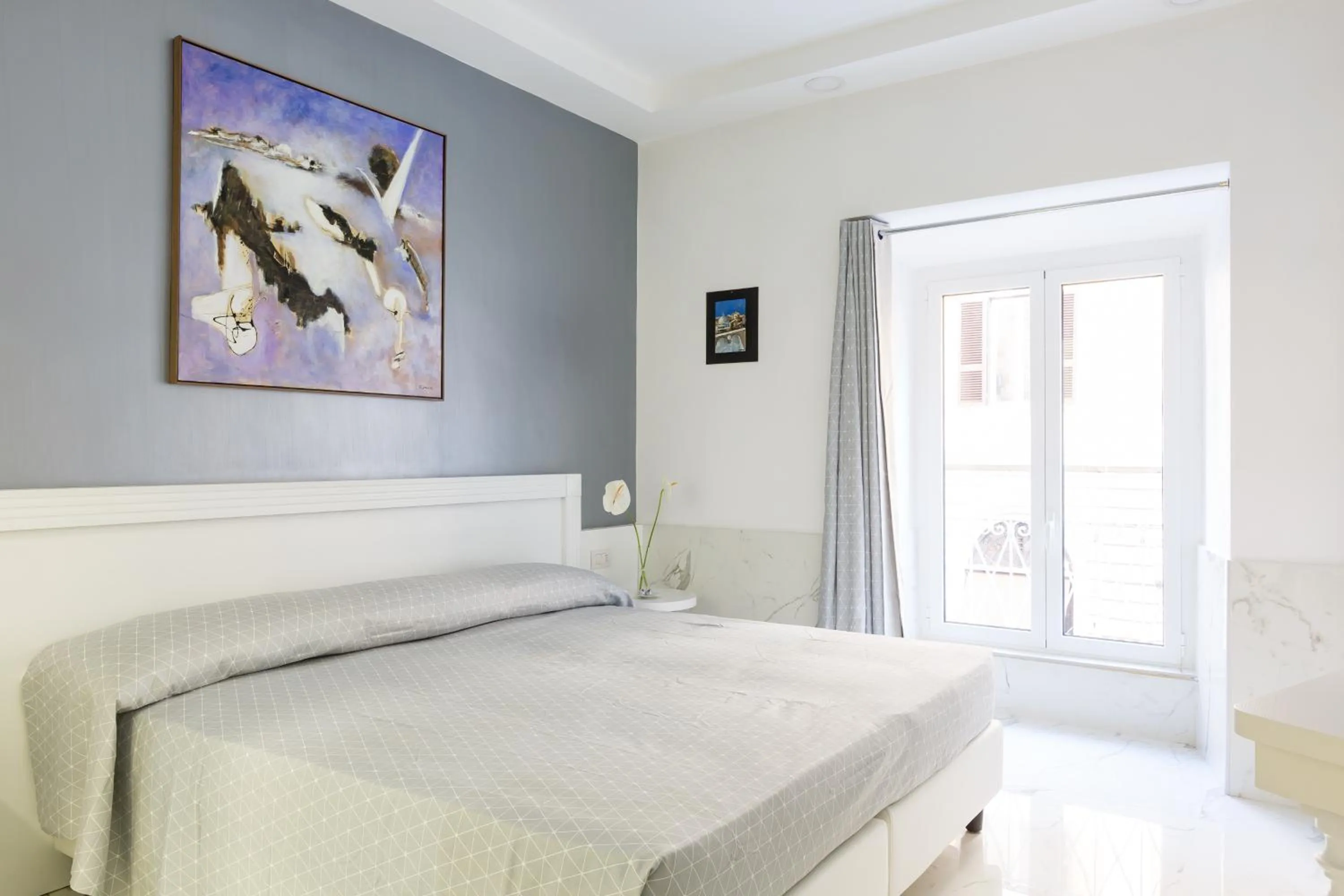 Photo of the whole room, Bed in Little Aurelius