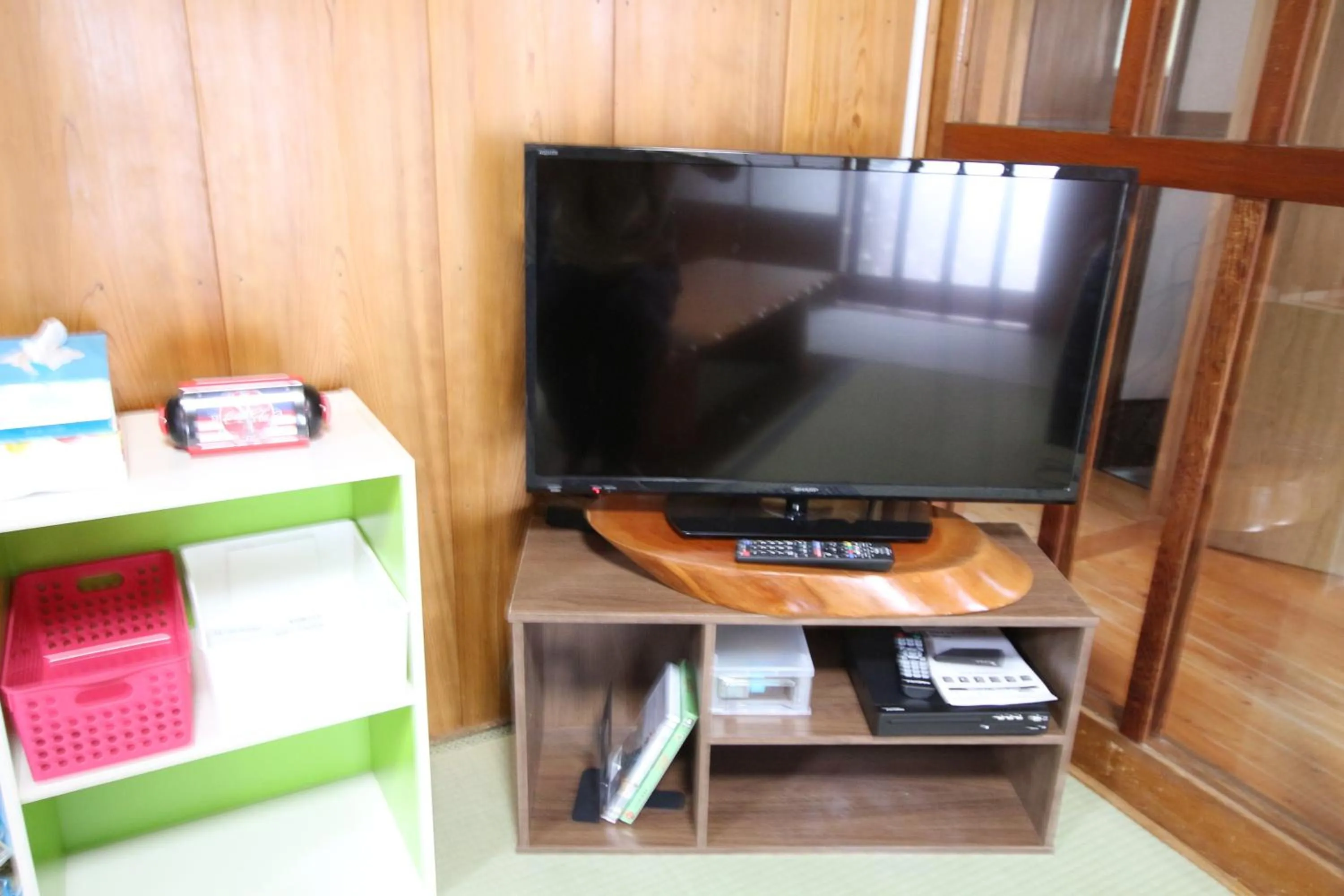 TV and multimedia in Cottage Yakusugi House