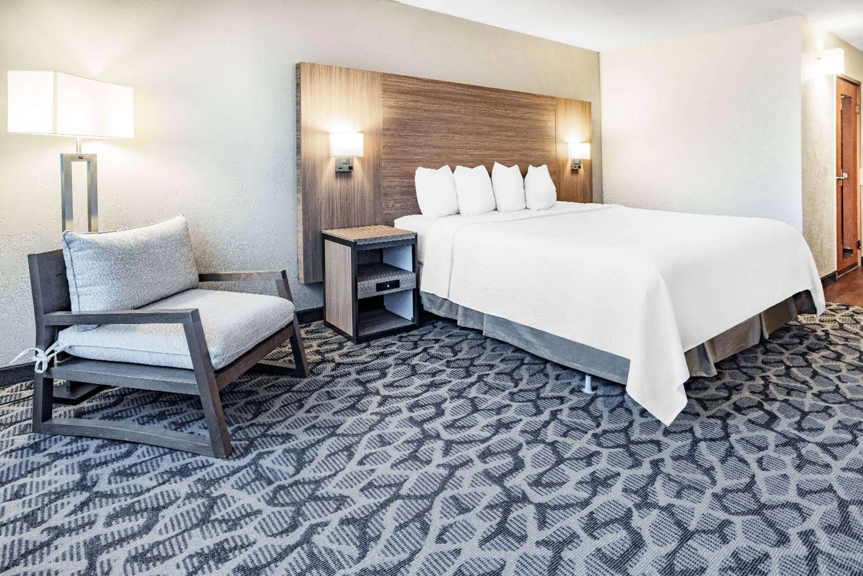 Photo of the whole room, Bed in Ramada by Wyndham West Atlantic City