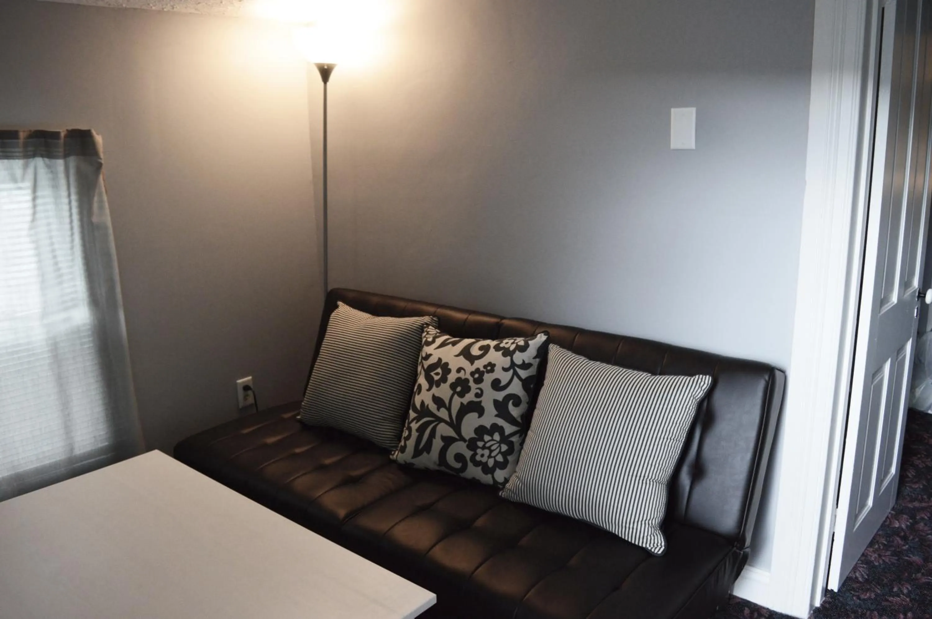 Living room, Bed in Mountain View Suites