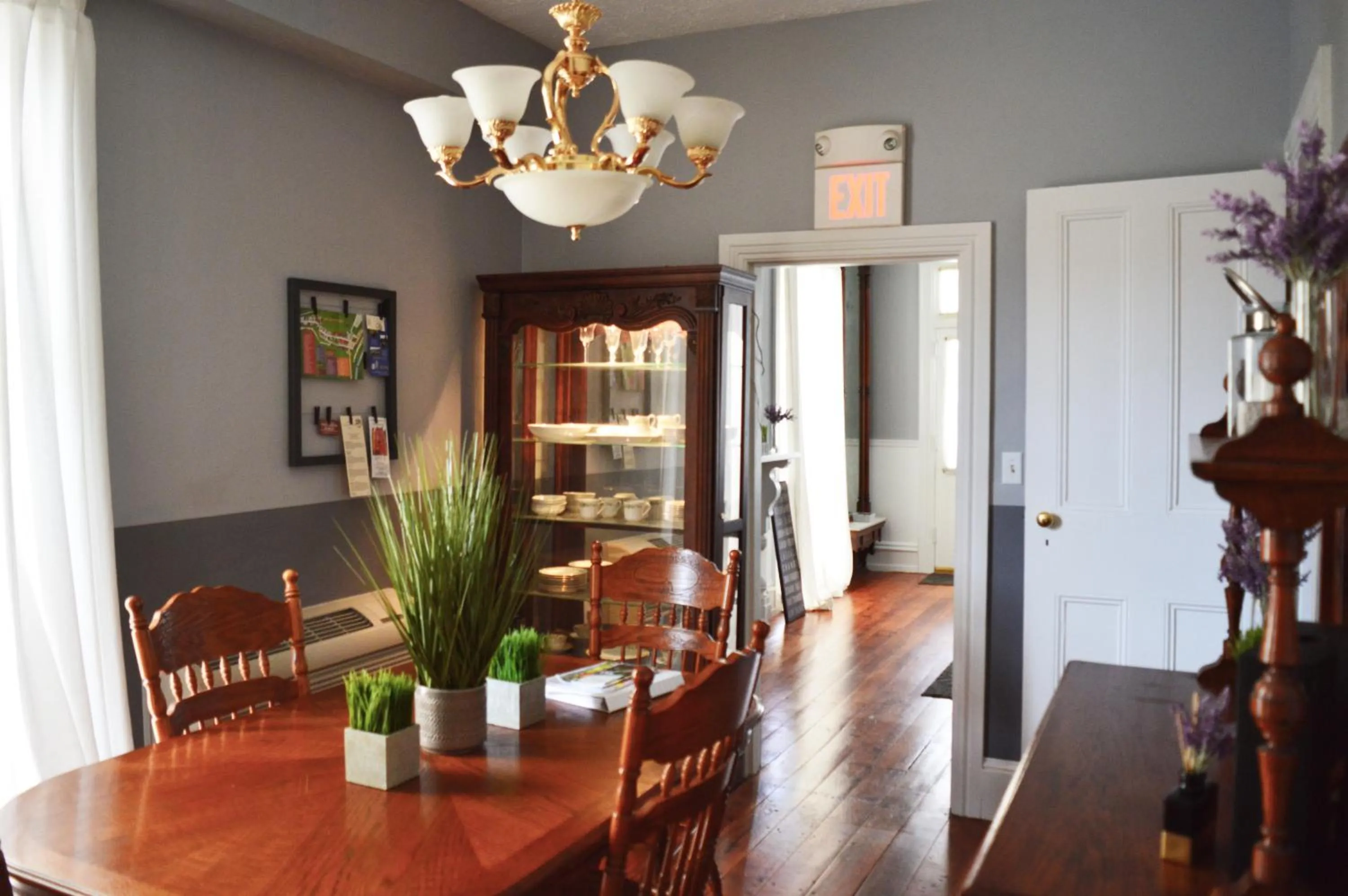 Dining area in Mountain View Suites