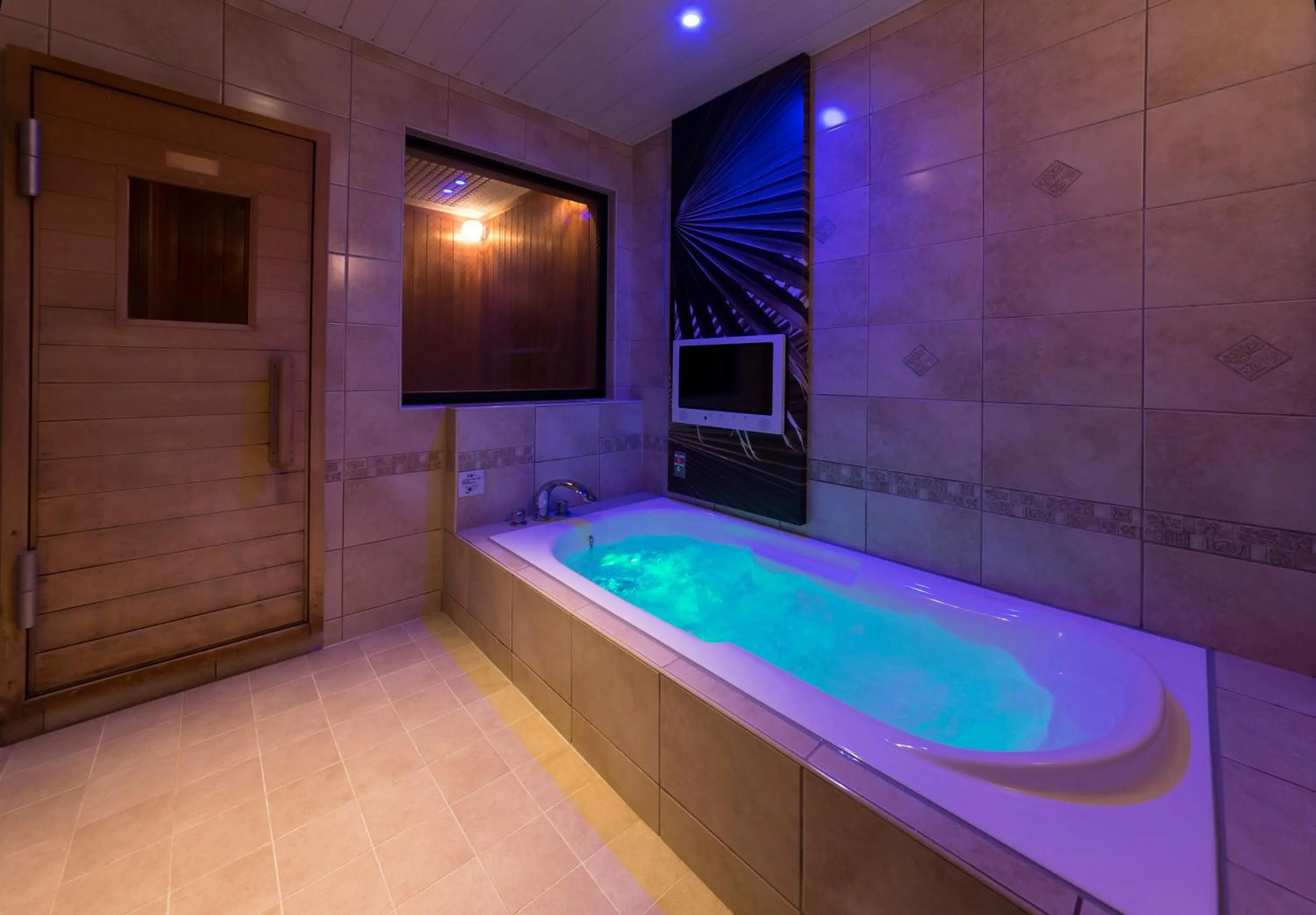 Photo of the whole room in Hotel Plant Garden Resort (Adult Only)