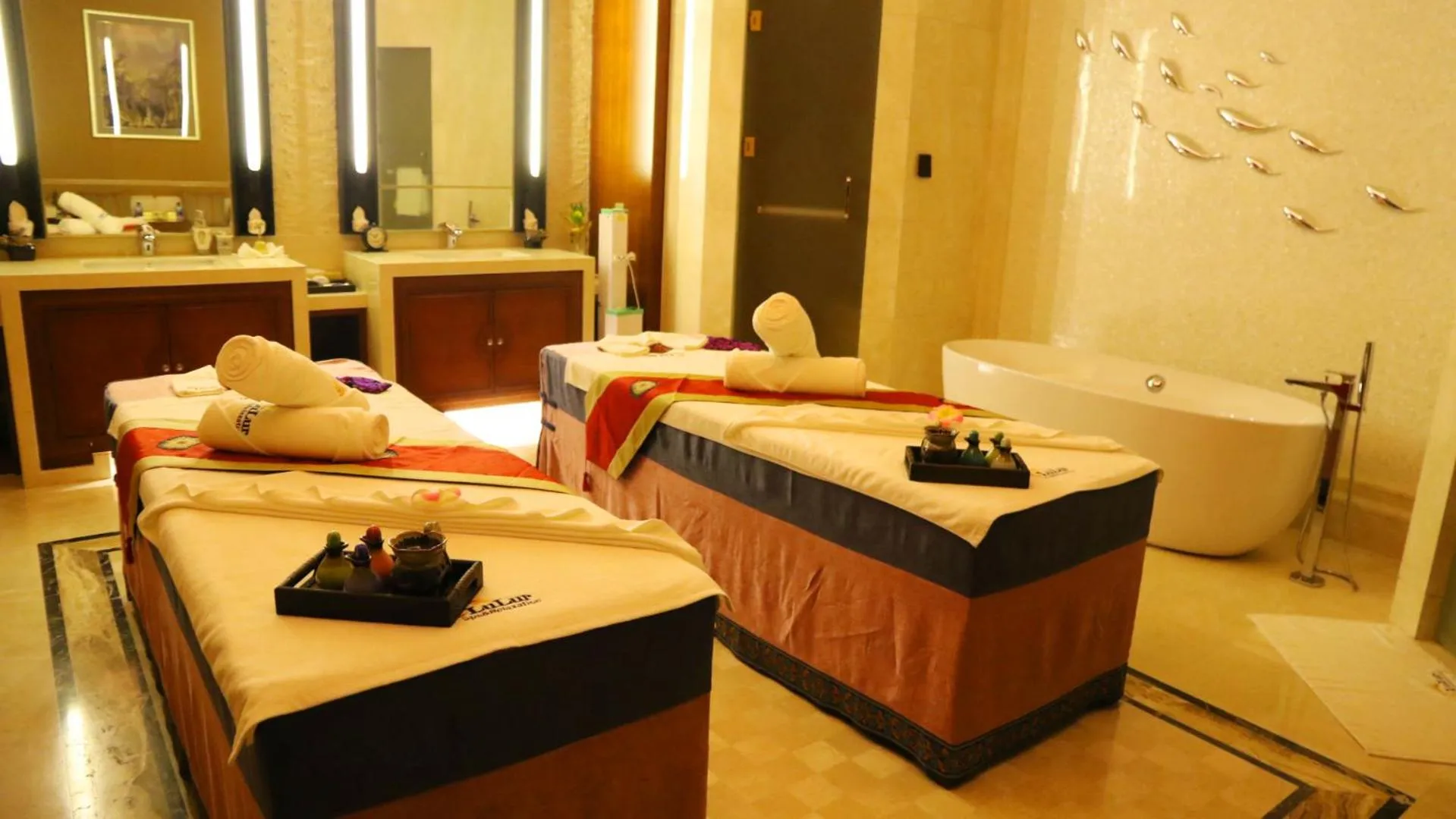 Massage in Jinling Shihu Garden Hotel