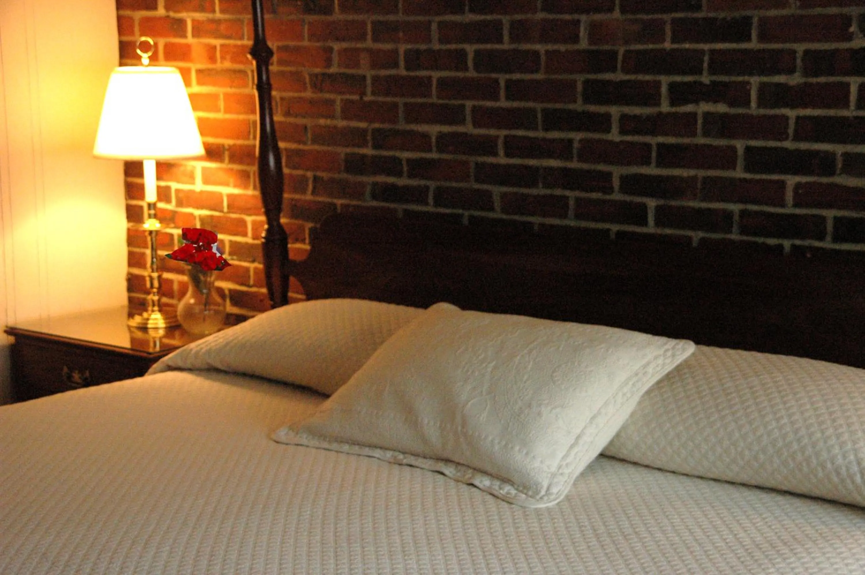 Bed in Lamies Inn & The Old Salt Tavern