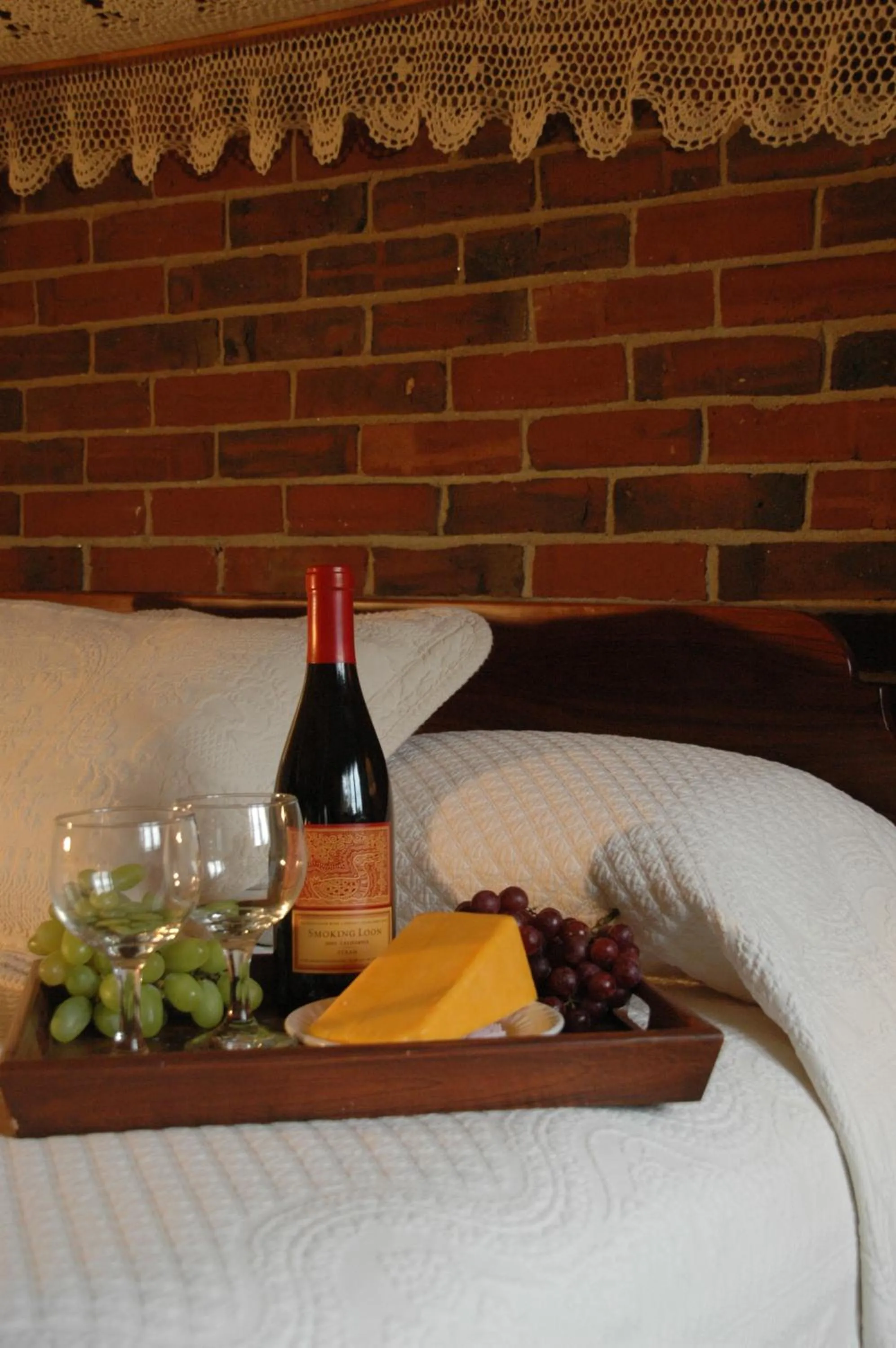 Bed in Lamies Inn & The Old Salt Tavern