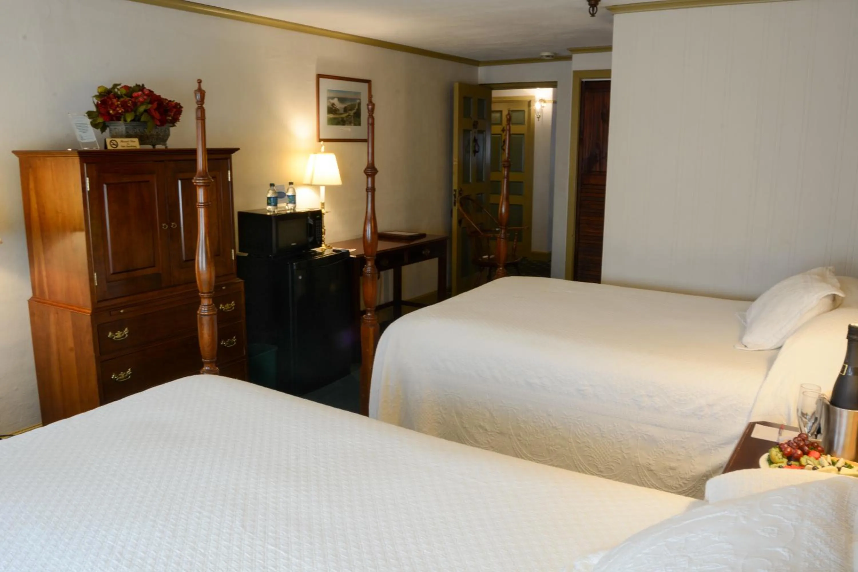 Bed in Lamies Inn & The Old Salt Tavern