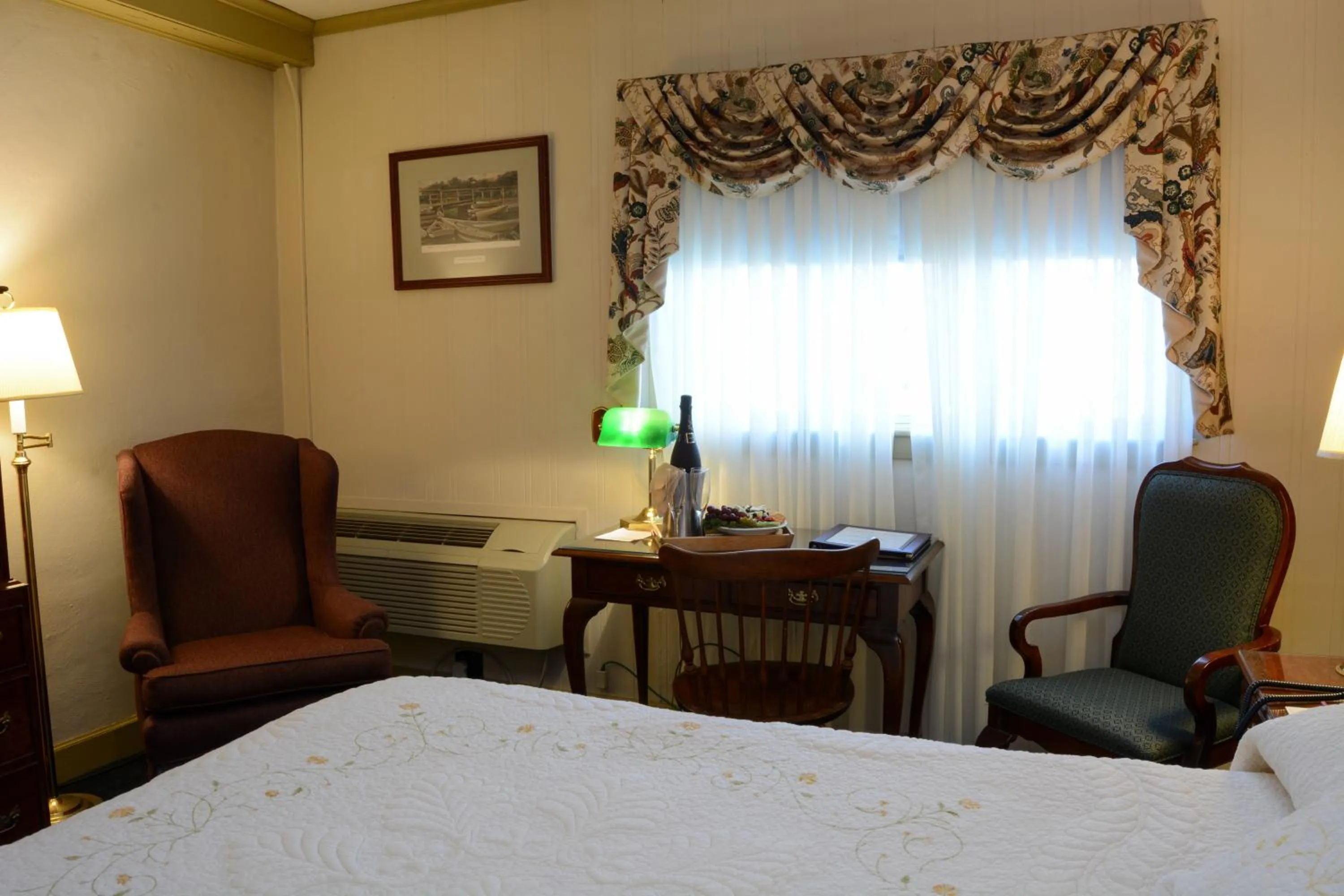 Seating area in Lamies Inn & The Old Salt Tavern